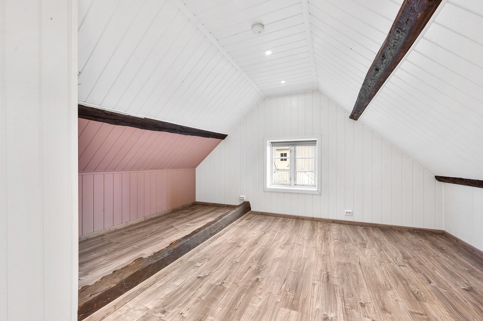 Soverom i loftsetasje. Galleribilde