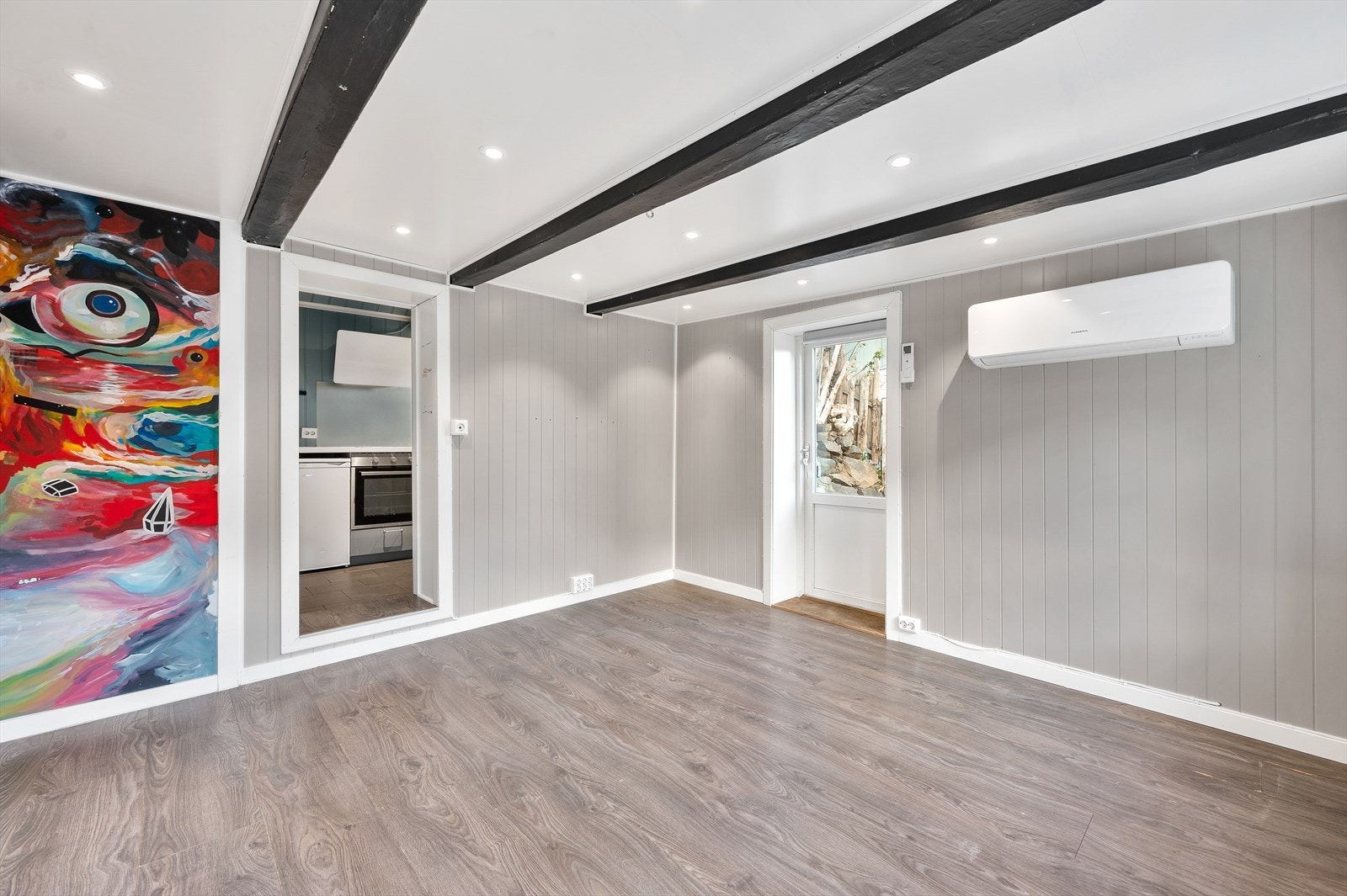 Stue kan deles inn i spisestue og dagligstue med direkte tilgang til kjøkken. Galleribilde