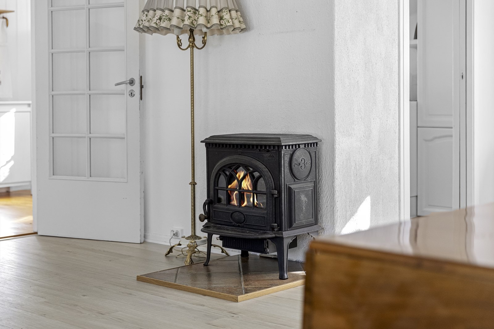 Peisovn i stuen. Galleribilde