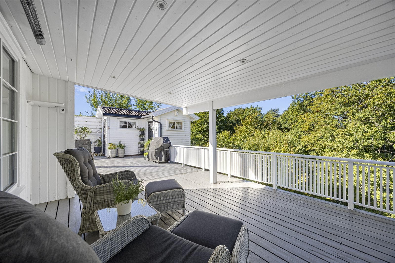 Endetomt mot friareal. Galleribilde