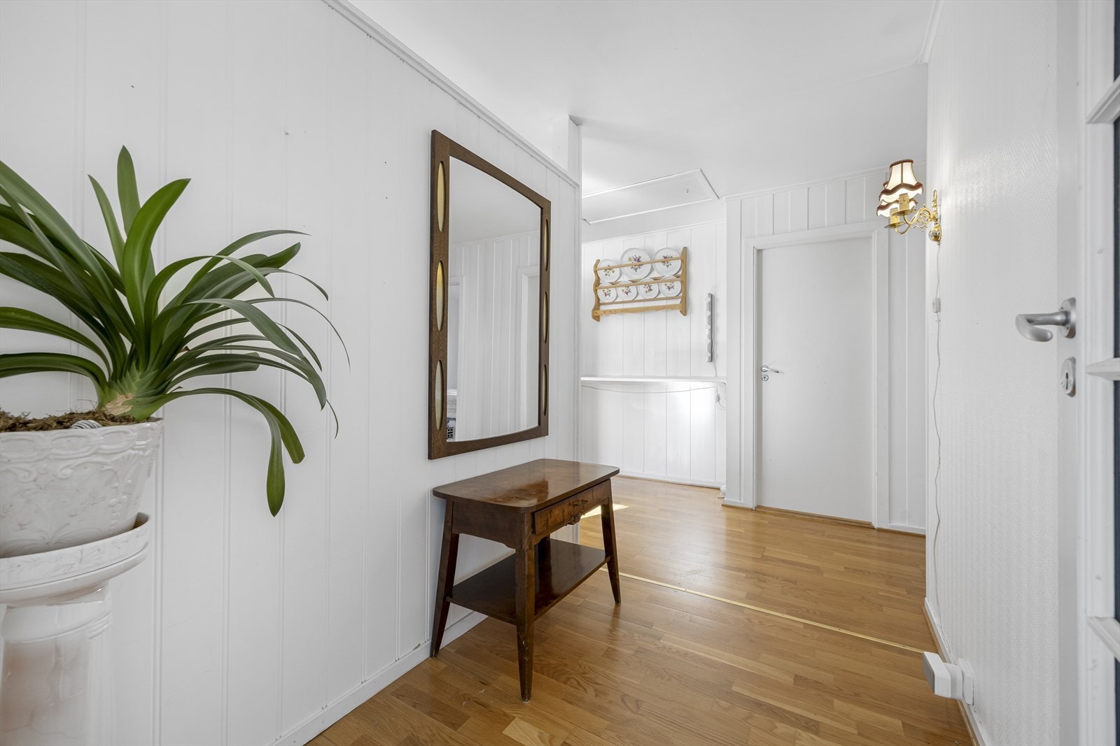 Gang / forstue på hovedplan. Galleribilde