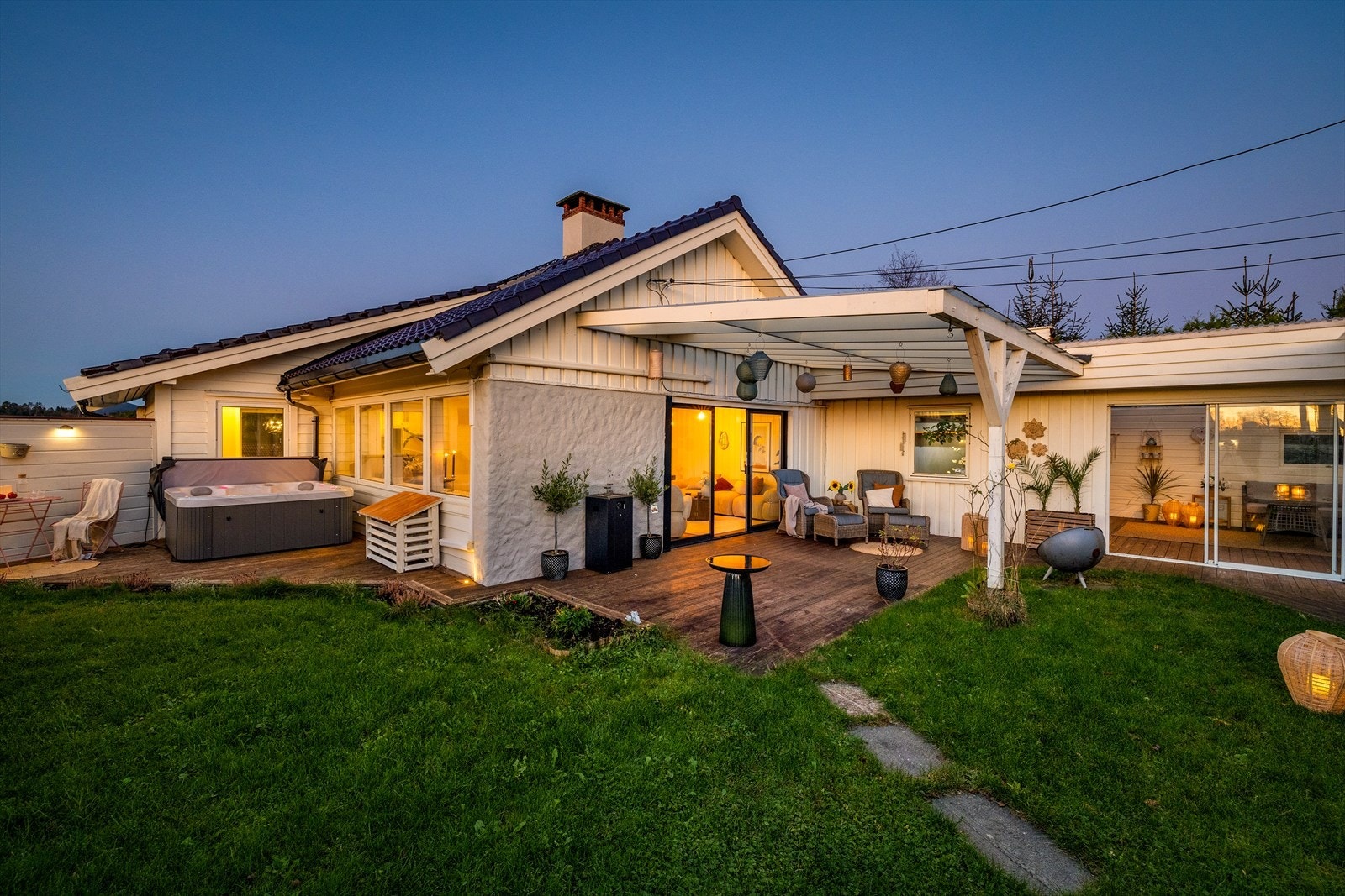 Selger har i senere tid fyllt på masser for å jevne ut plen. Galleribilde