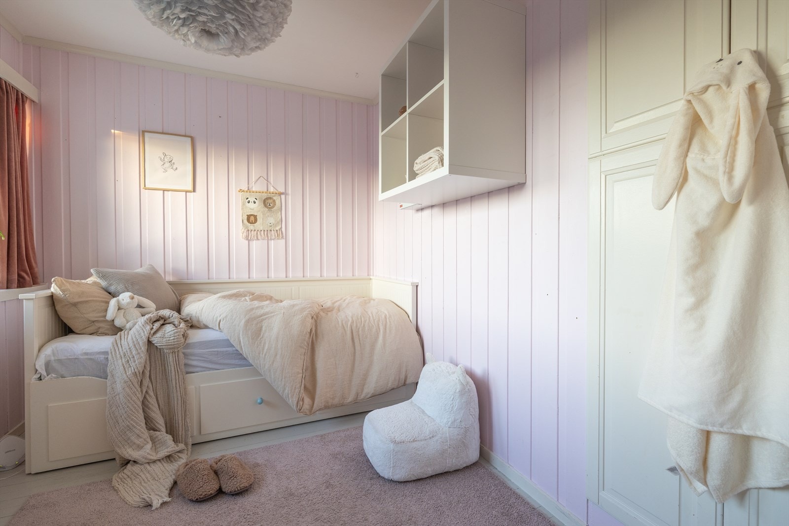 Soverom 3. Her har man også god garderobeplass og plass til skrivebord! Galleribilde