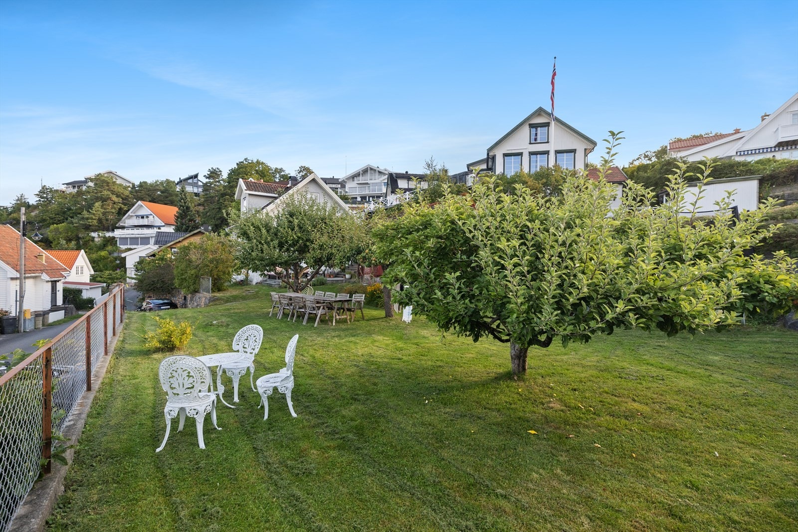 Området byr på flotte turområder sommer som vinter med nærhet til Frognmarka som er et populært område for aktive familier Galleribilde