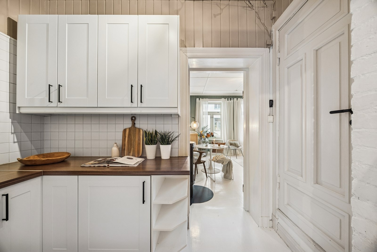 Varmtvannsberederen er plassert i kjøkkenbenken. Galleribilde