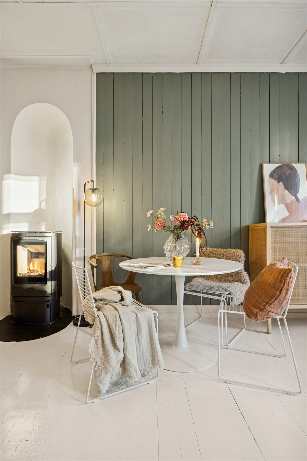 Det er peisovn som varmer godt på sene høst - og vinterkvelder. Galleribilde