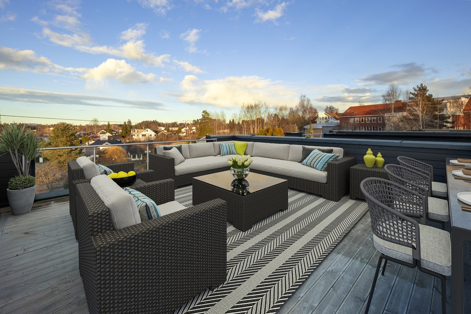 Takterrassen er på hele 49 m² og gir rikelig med plass til utemøblement i ulike soner. Galleribilde