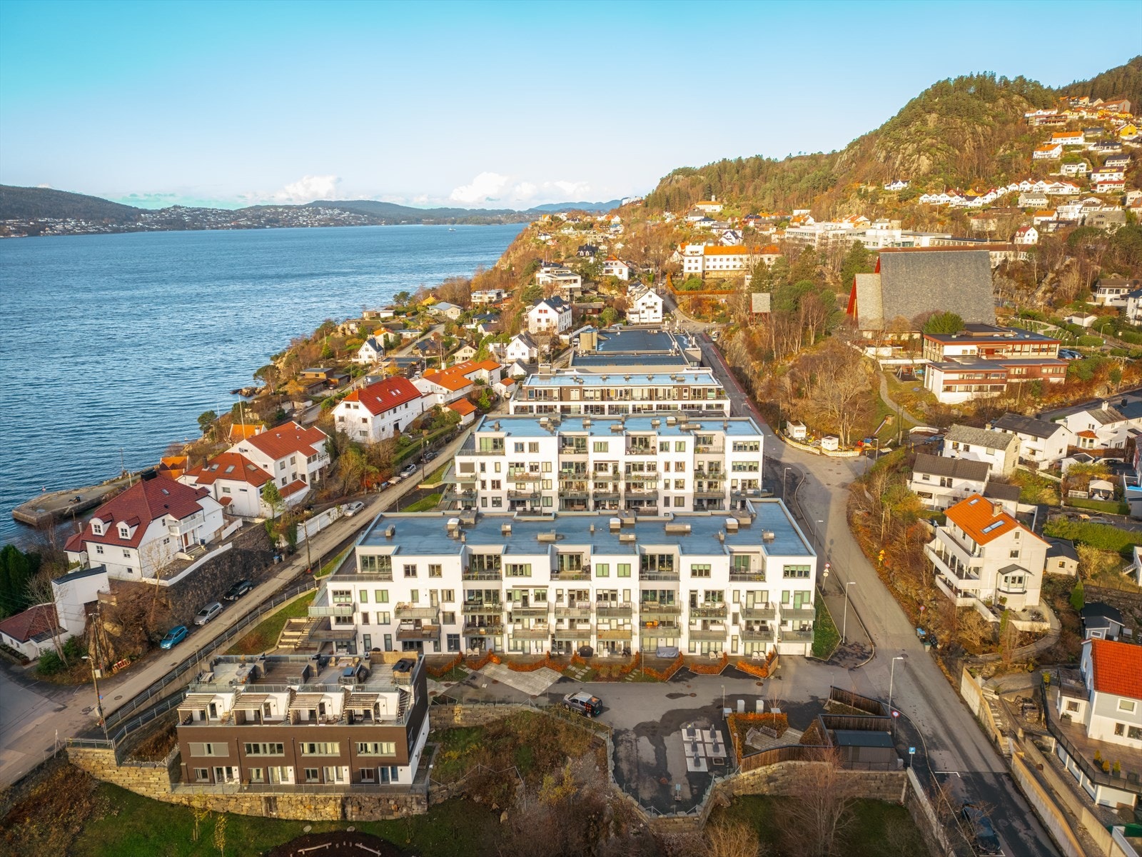 Ca. 5 minutters gange til busstopp. Galleribilde