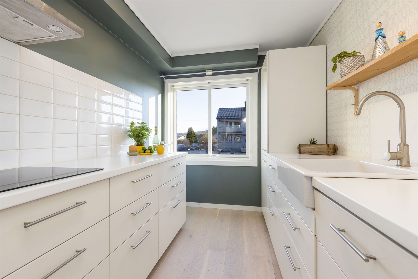 Lekker 3-roms leilighet med kjøkken fra 2015, bad fra. 2006 og store utvendige oppgraderinger nylig Galleribilde