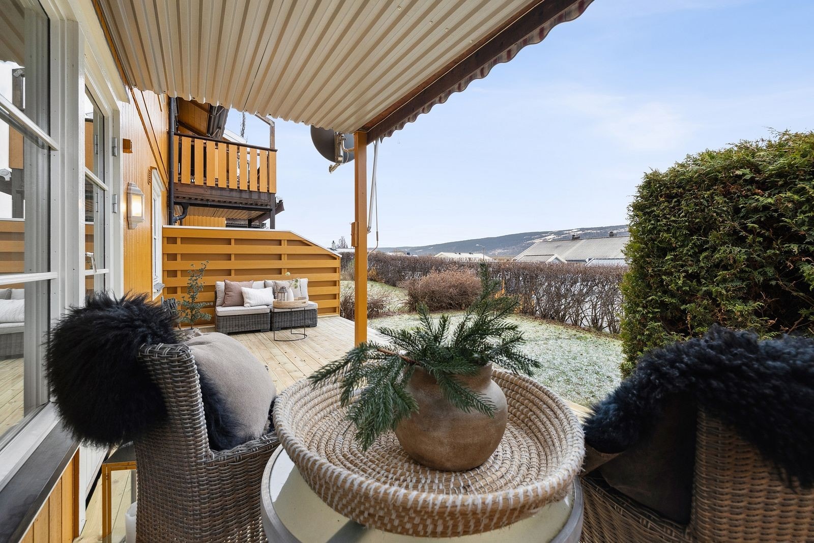 Fint utsyn og god solgang på terrassen. Galleribilde