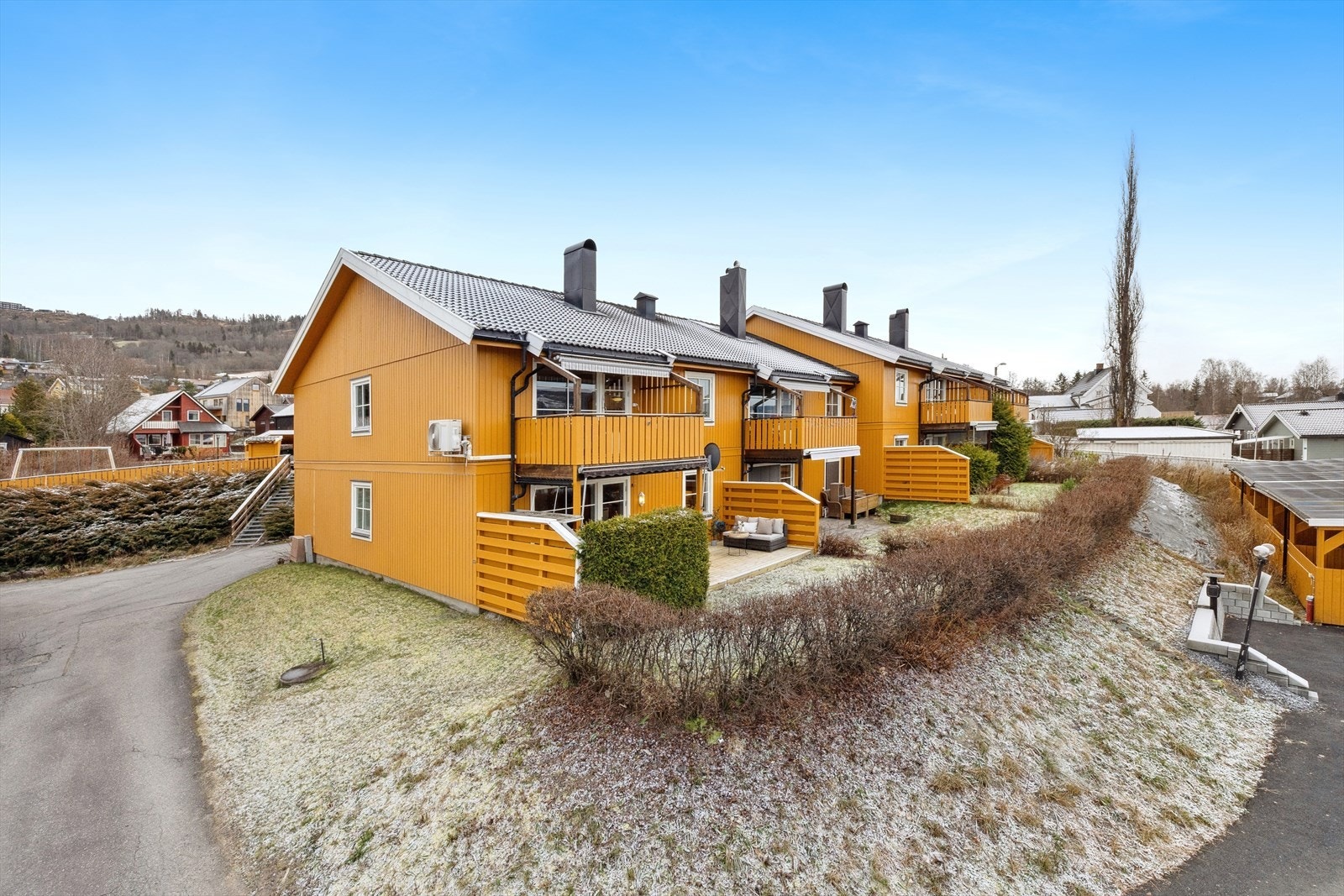 Velkommen til Gartnerløkka 8C - en attraktivt beliggende leilighet, på ende i byggets 1. etasje! Galleribilde