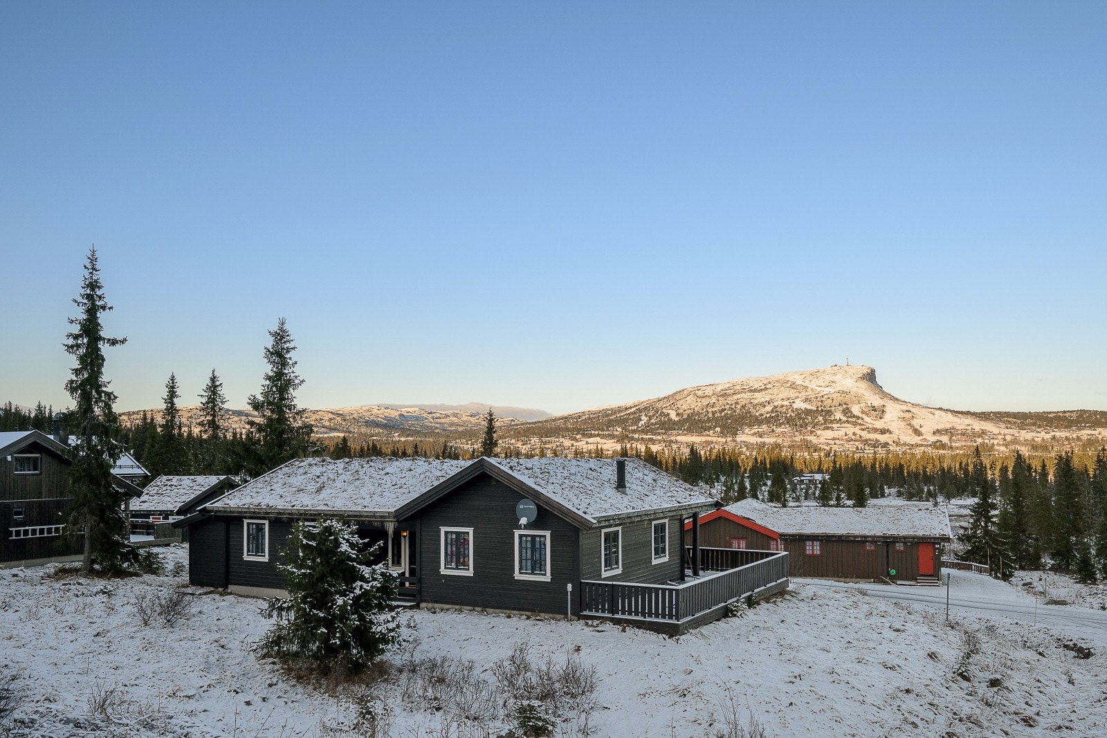 Området er et eldorado for skientusiaster, enten det er alpint, langrenn eller friski. Om vinteren er det et av Norges mest snørike destinasjoner, kjent for flotte langrennsområder. Galleribilde