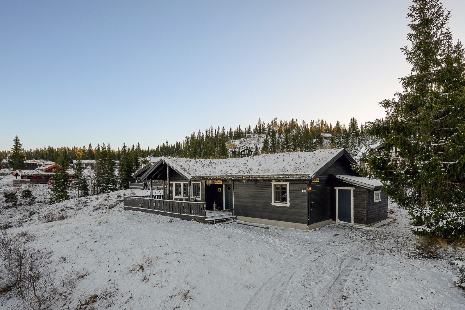 Gode parkeringsmuligheter på egen tomt Galleribilde