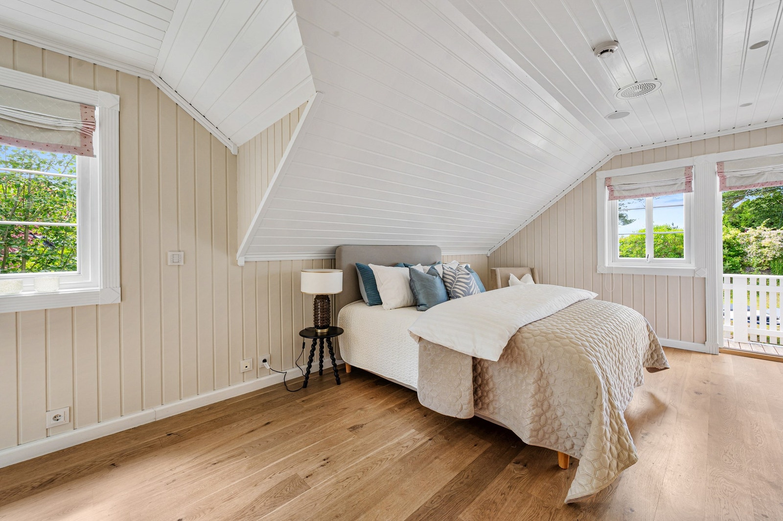 Soverom nr. 4 - Lekker hovedsoverom med "en suite" løsning. Galleribilde