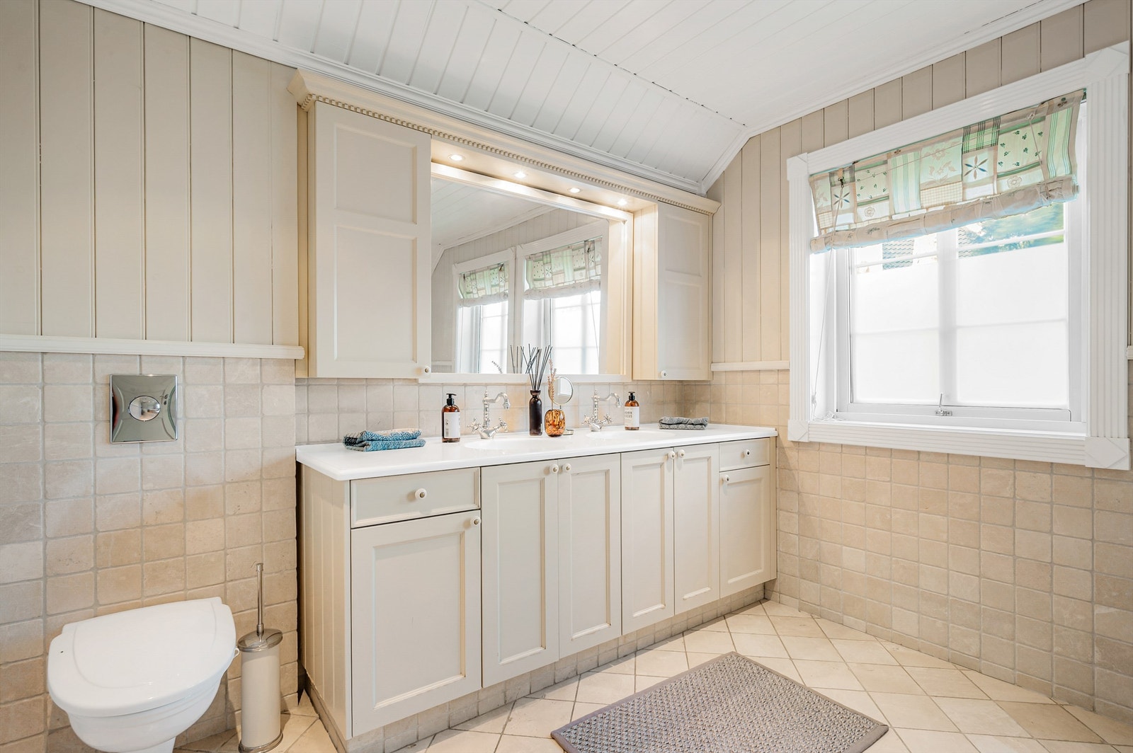 Stort lekkert hovedbad. Galleribilde