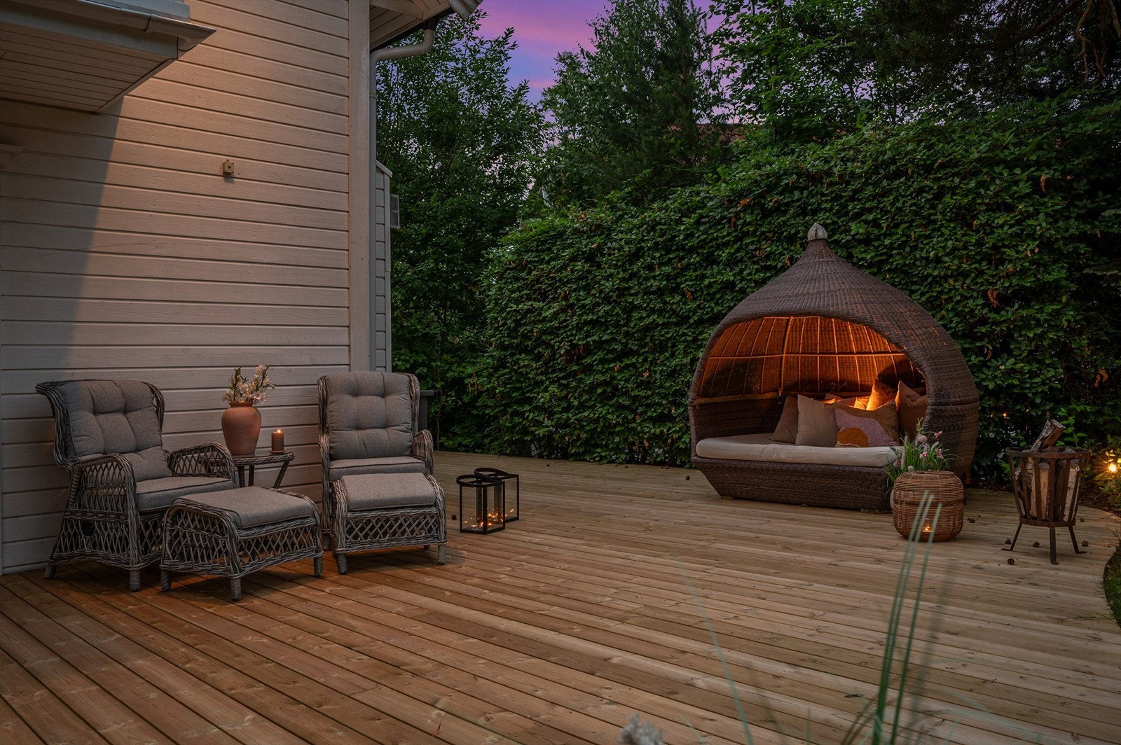 Kveldsstemning på terrassen. Galleribilde