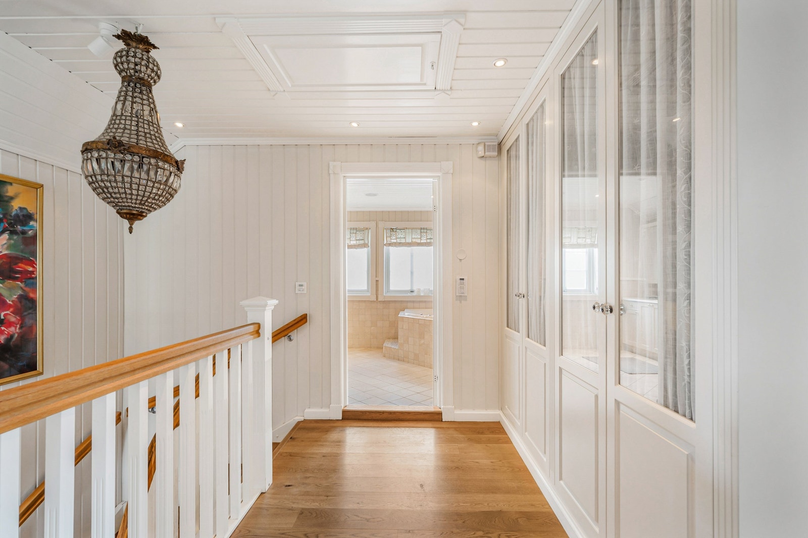 Plassbygde skap. Galleribilde