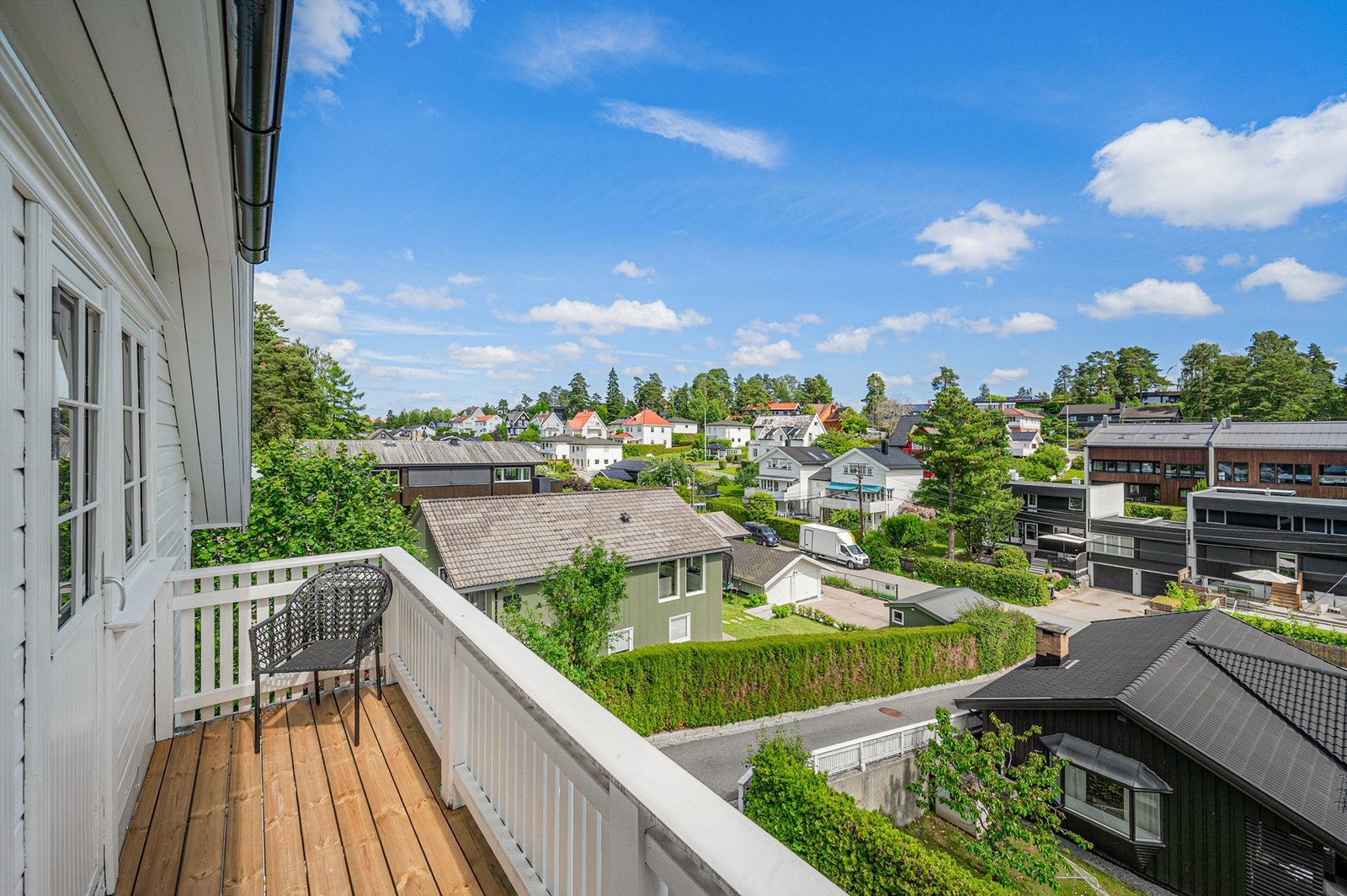 Flott utsyn over Åsdalsveien mot øst. Galleribilde