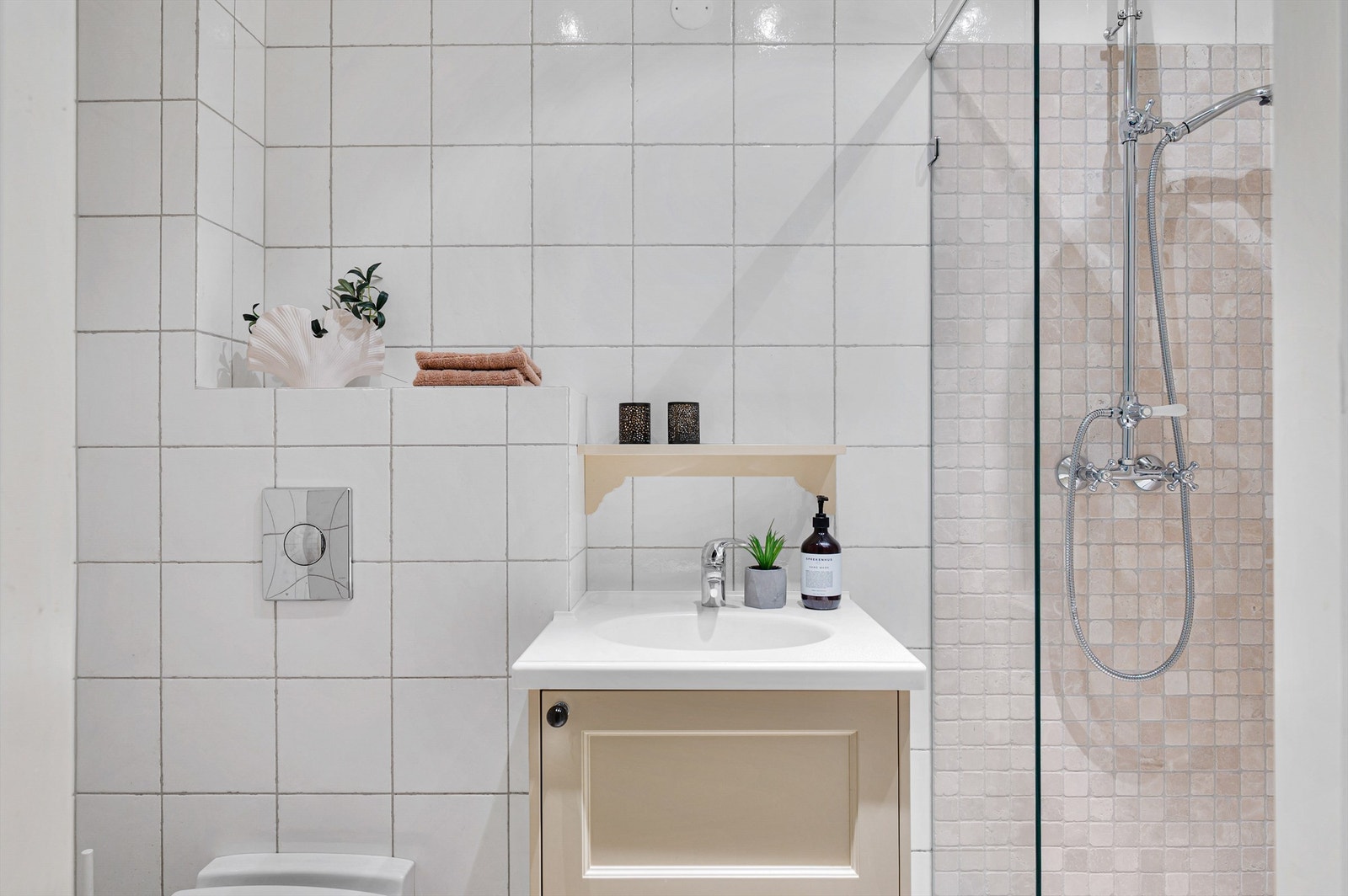 Baderom i kjelleren. Galleribilde