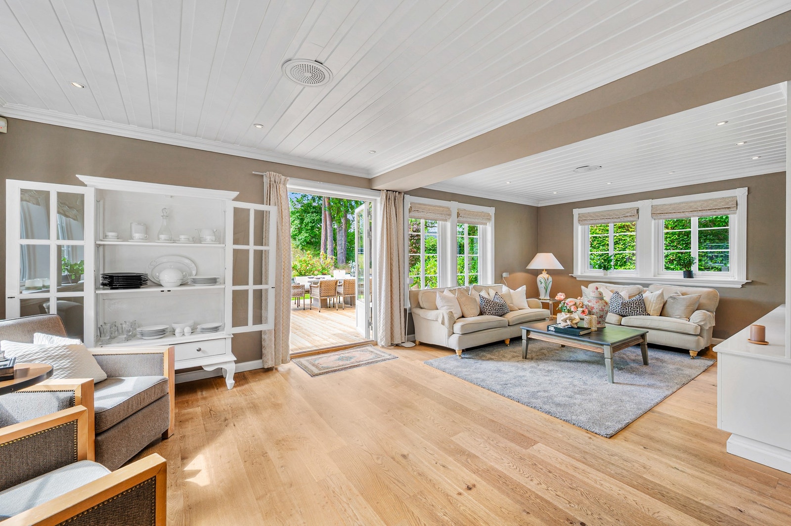 Stor stue i vinkelløsning. Galleribilde