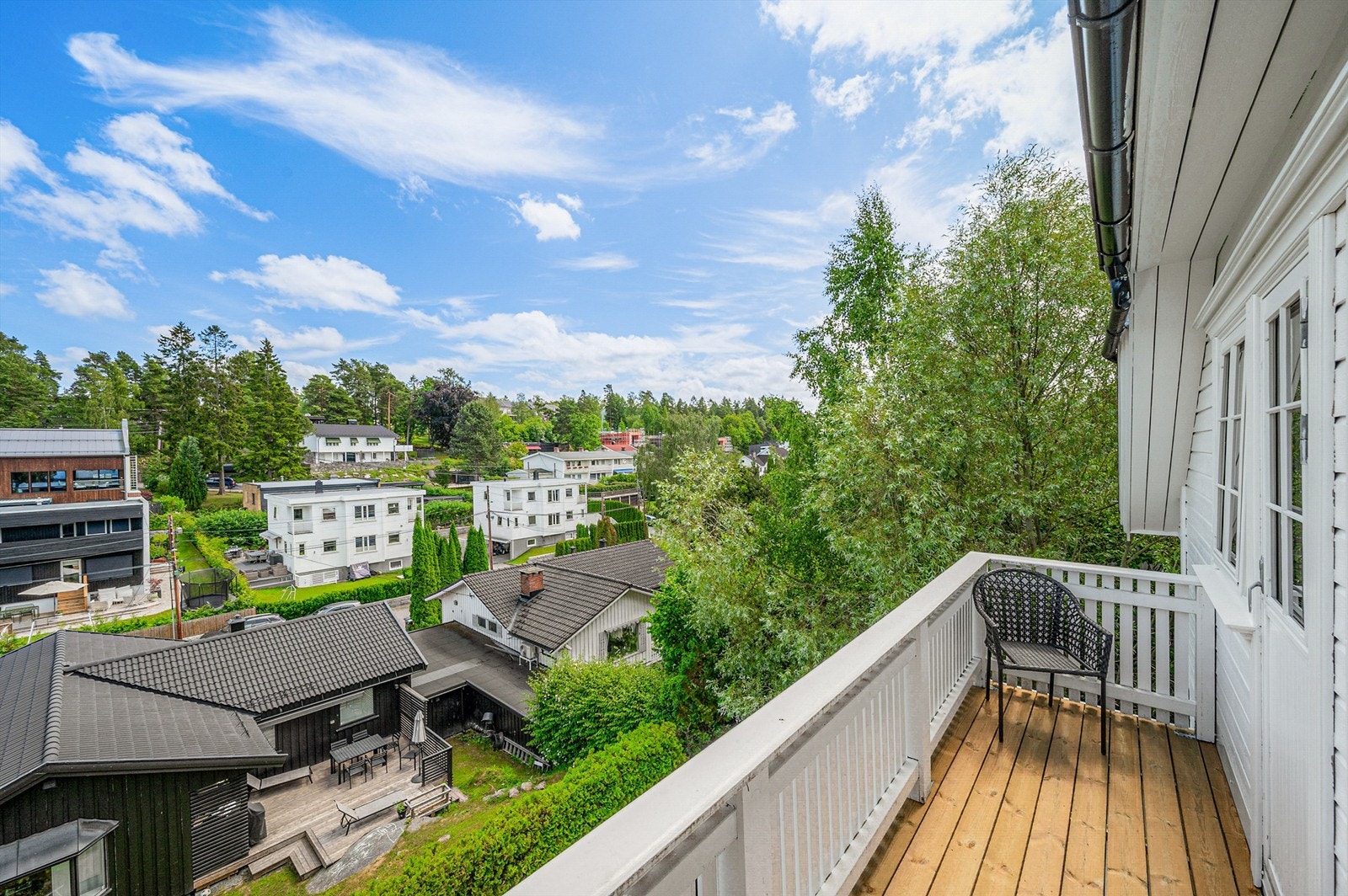 Her kommer morgensolen. Galleribilde