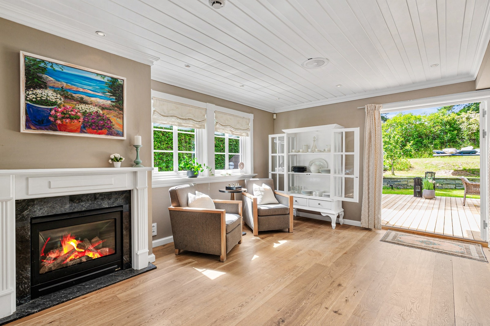 Utstrakt bruk av dowlights og vannbåren varme i gulvet (bergvarme). Galleribilde