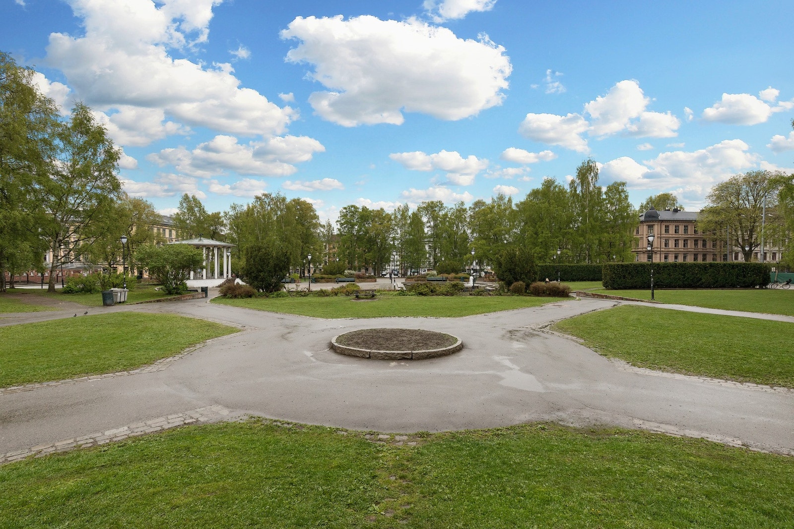 Leiligheten ligger i gangavstand til populære og hyggelige Olaf Ryes Plass. Galleribilde