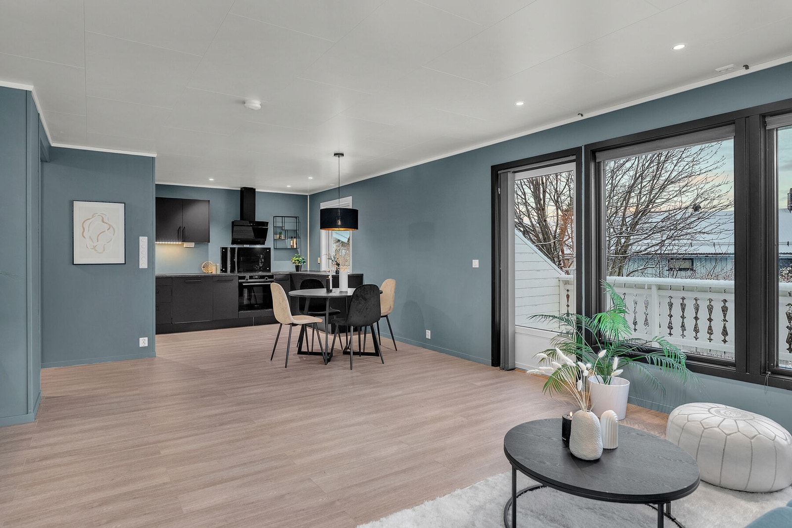 De fleste innvendige overflater ble oppgradert i 2020, inkludert nytt bad og ny kjøkkeninnredning. Samme år ble også elektrisk anlegg og vann/avløp oppgradert. Galleribilde