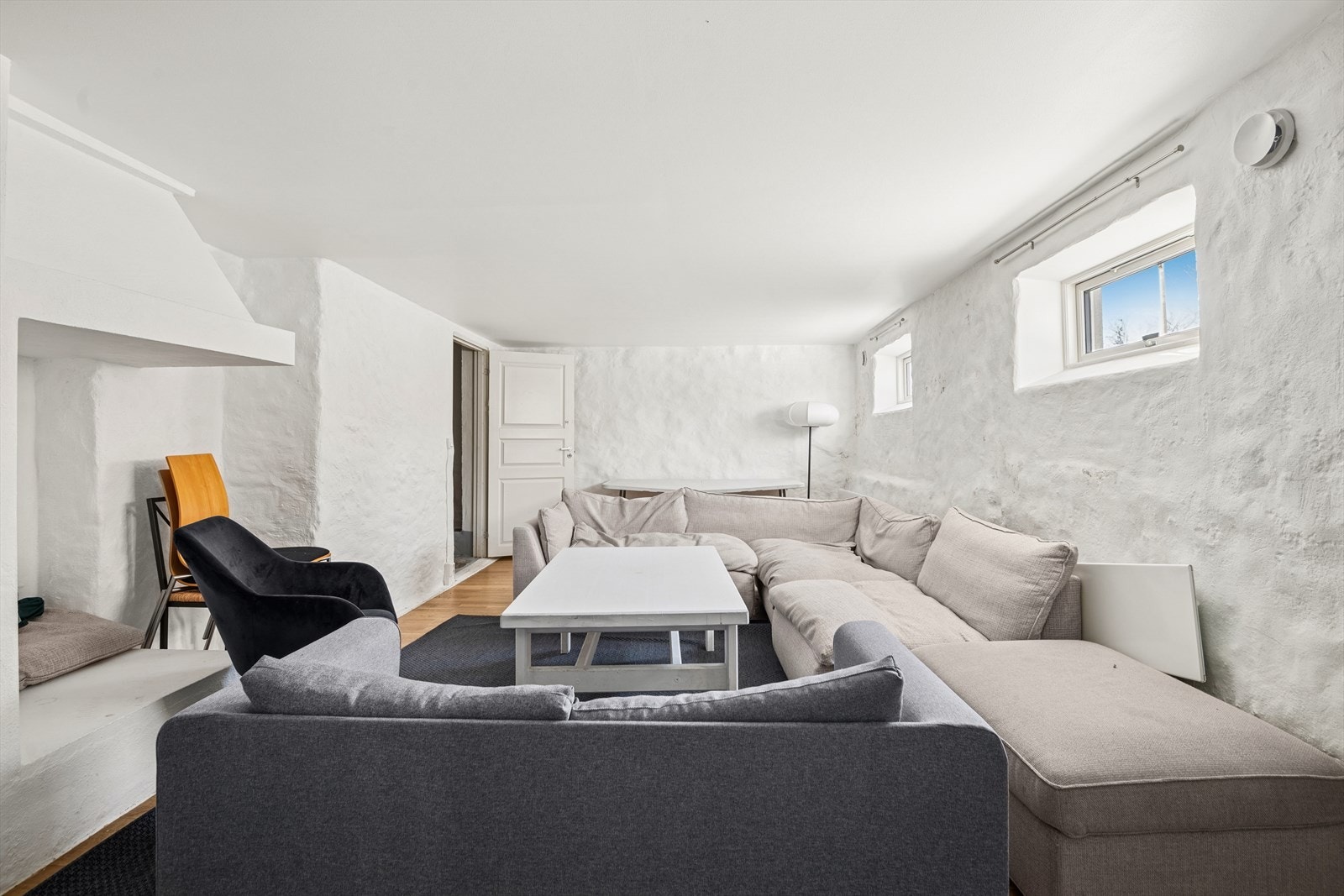 For beboerne er det i kjeller innredet en kjellerstue som fritt kan benyttes. Galleribilde