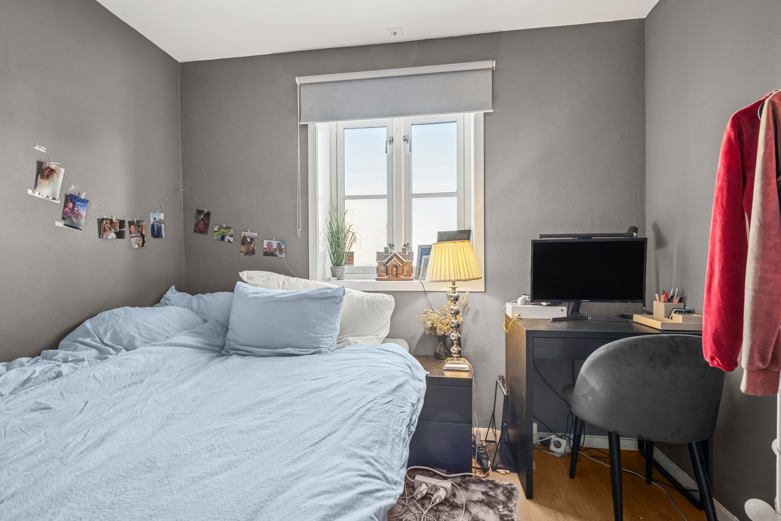 Soverommet har plass til både seng og skrivebord. Galleribilde