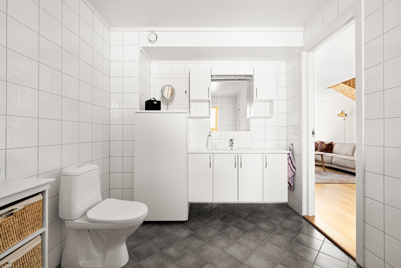 På badet står også leilighetens varmtvannsbereder på ca. 200 liter fra 2006. Galleribilde