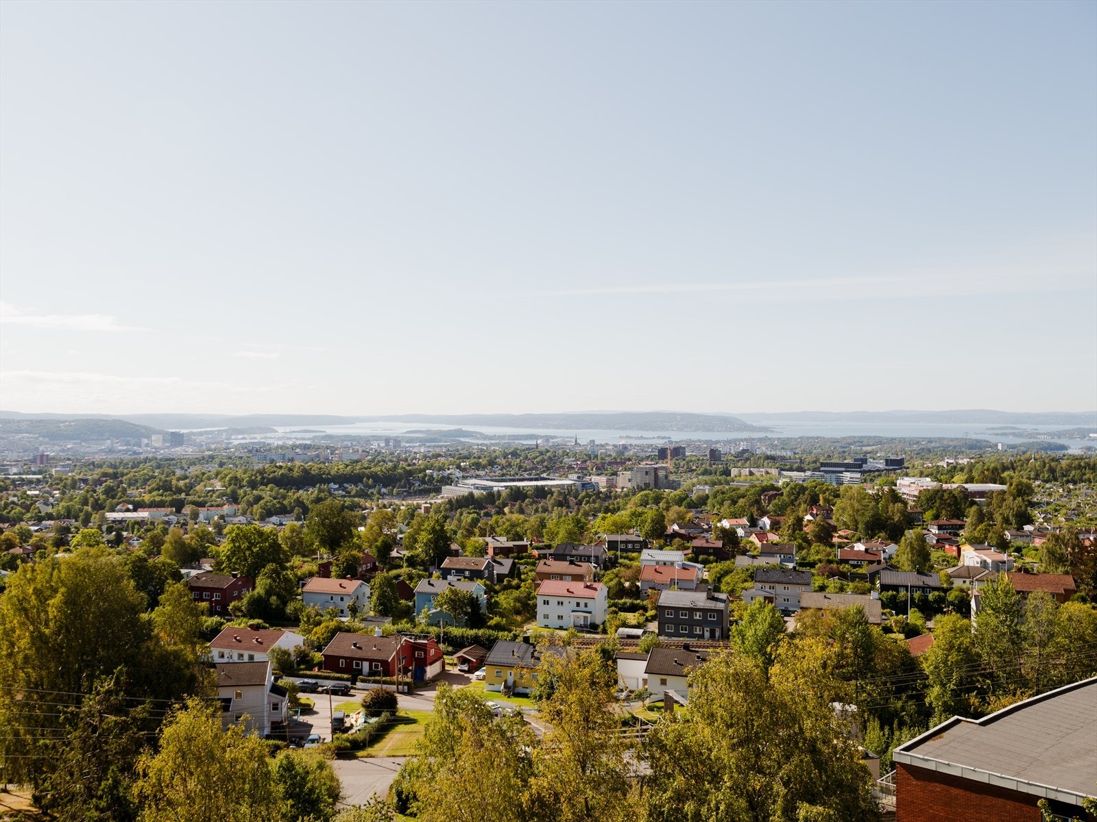 Selskapsrommet har en balkong med panoramautsikt du bare må se. Gjesterom for overnatting kan også leies for 100 kr/natten. Galleribilde