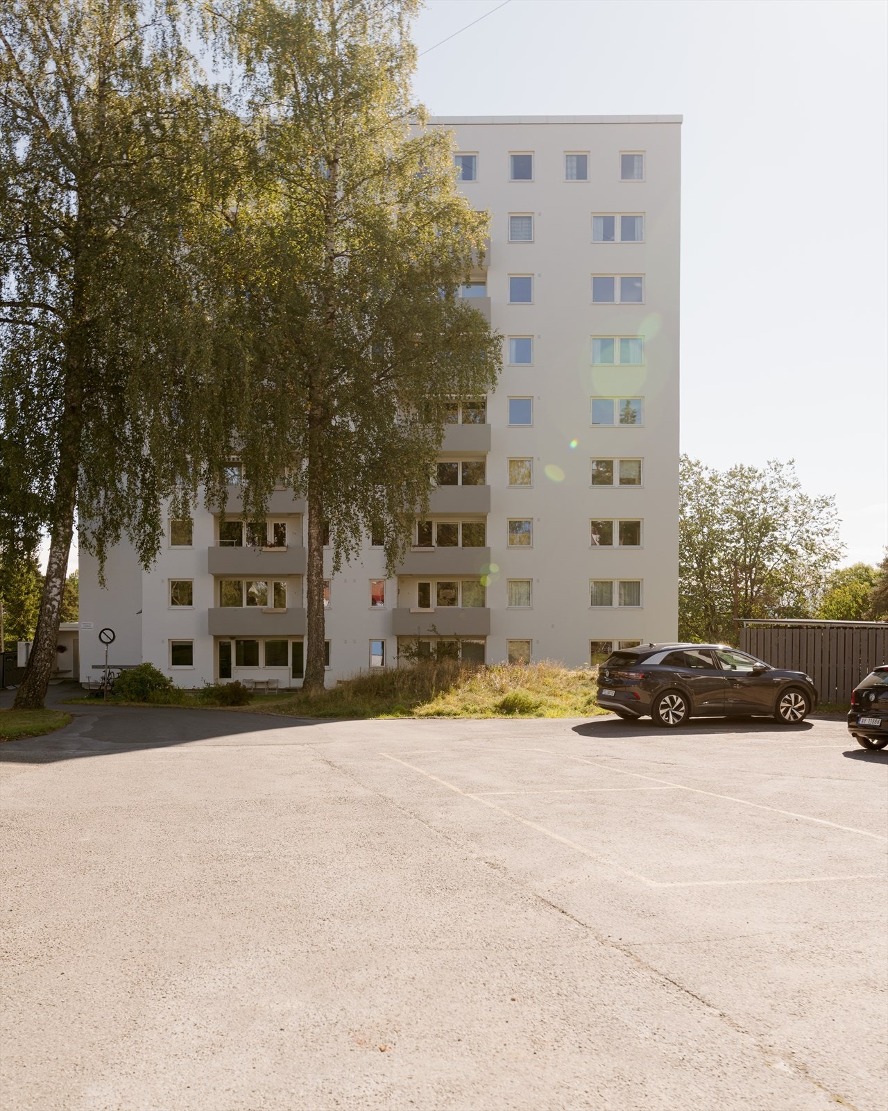 For andelseierne er det parkeringsplasser utenfor bygget. I tillegg er det mulig å leie garasjeplass etter ansiennitet. Galleribilde