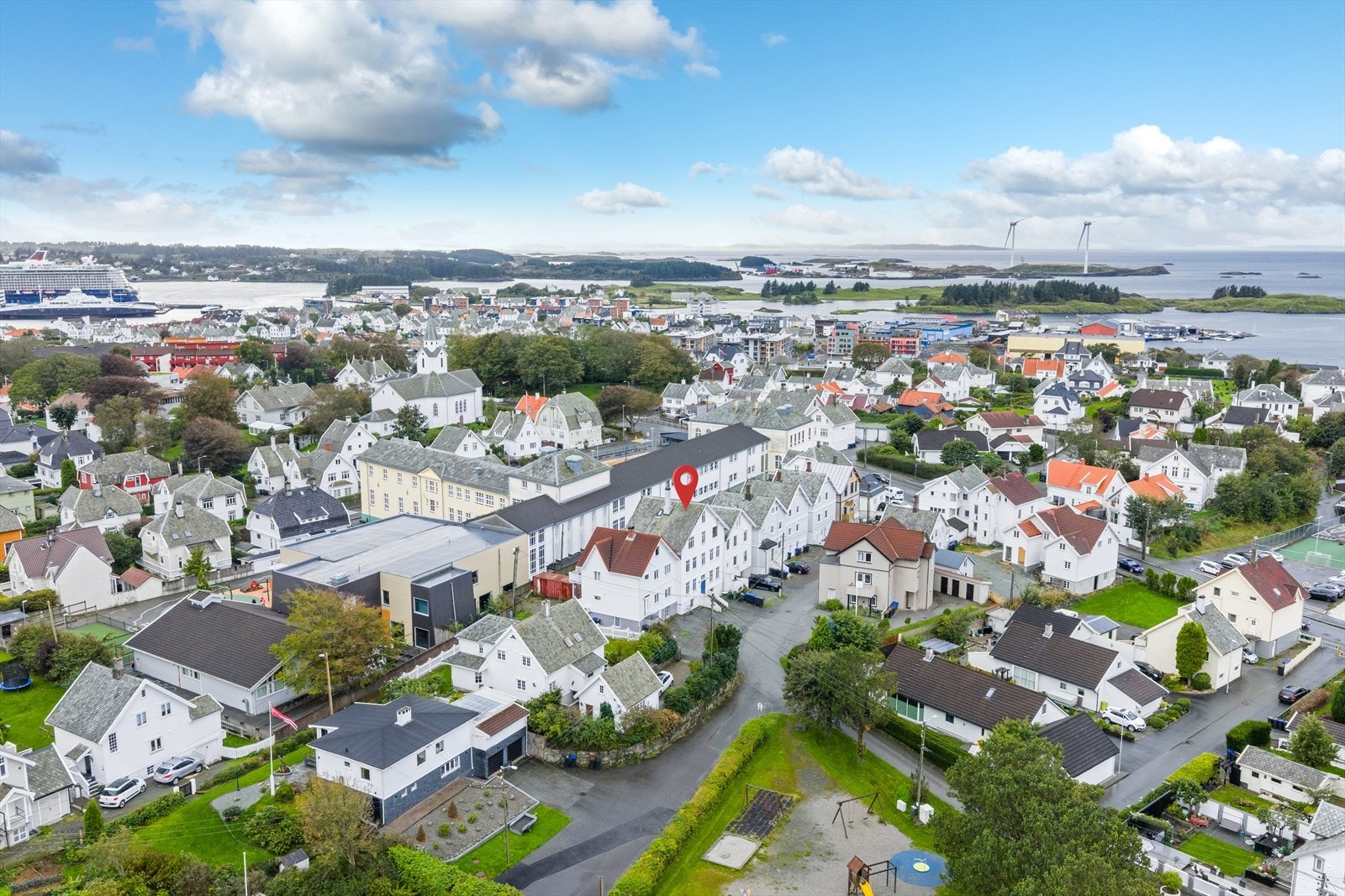 Sentral beliggenhet på Hauge m/nærhet til skole, barnehage, turstier og alt Haugesund sentrum kan by på Galleribilde
