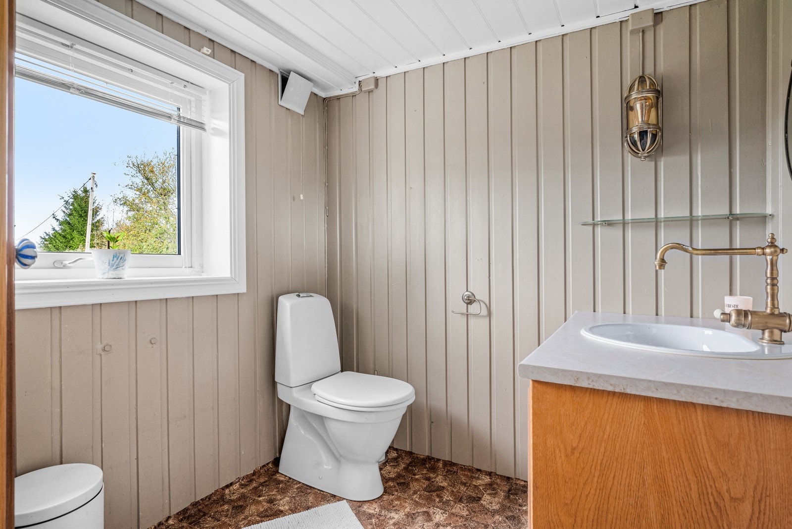 I etasjen er det eget toalettrom. Galleribilde