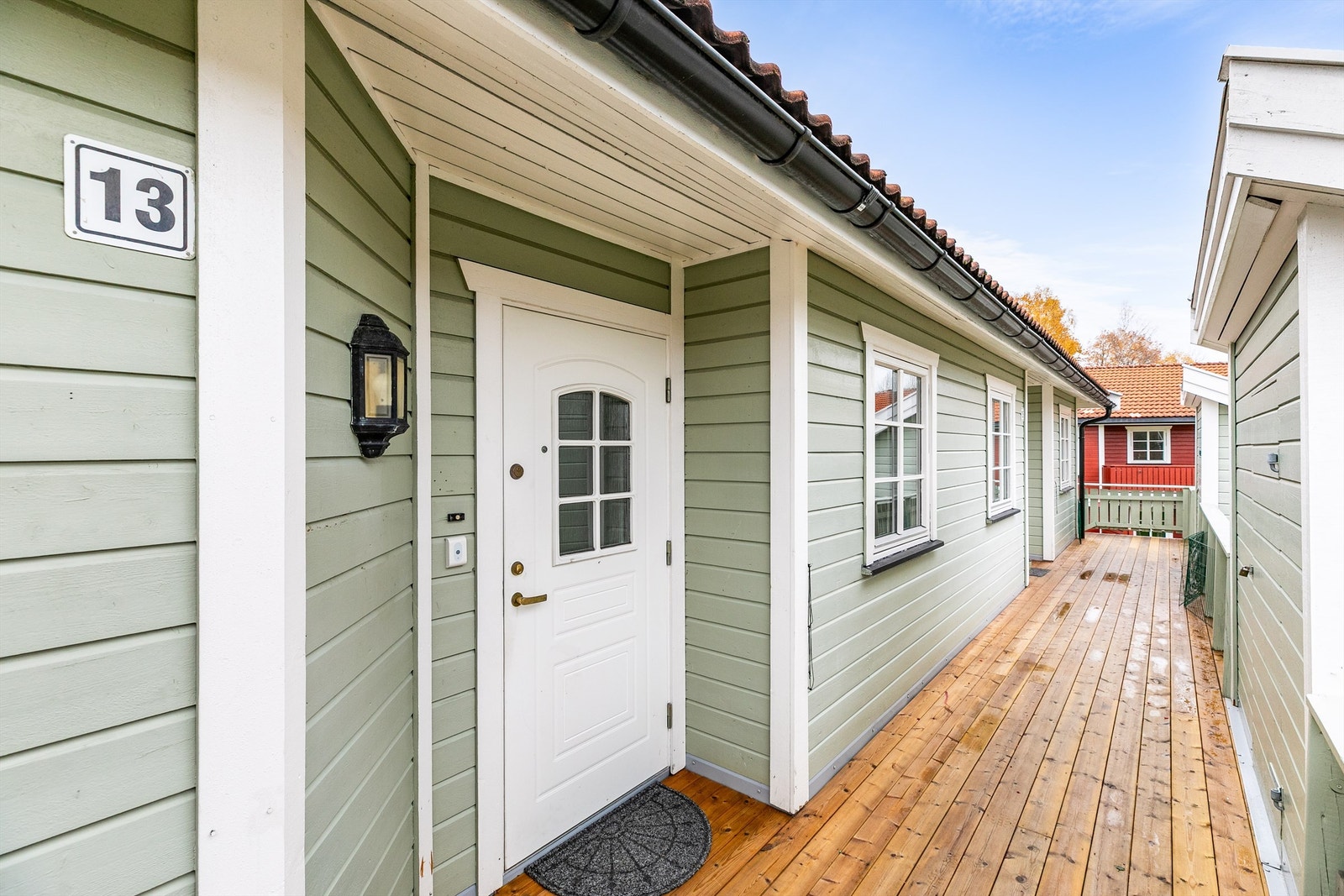 I tillegg til utvendig bod på balkongen disponerer leiligheten også utvendig bod rett på andre siden av svalgangen i forhold til ytterdøren. Galleribilde