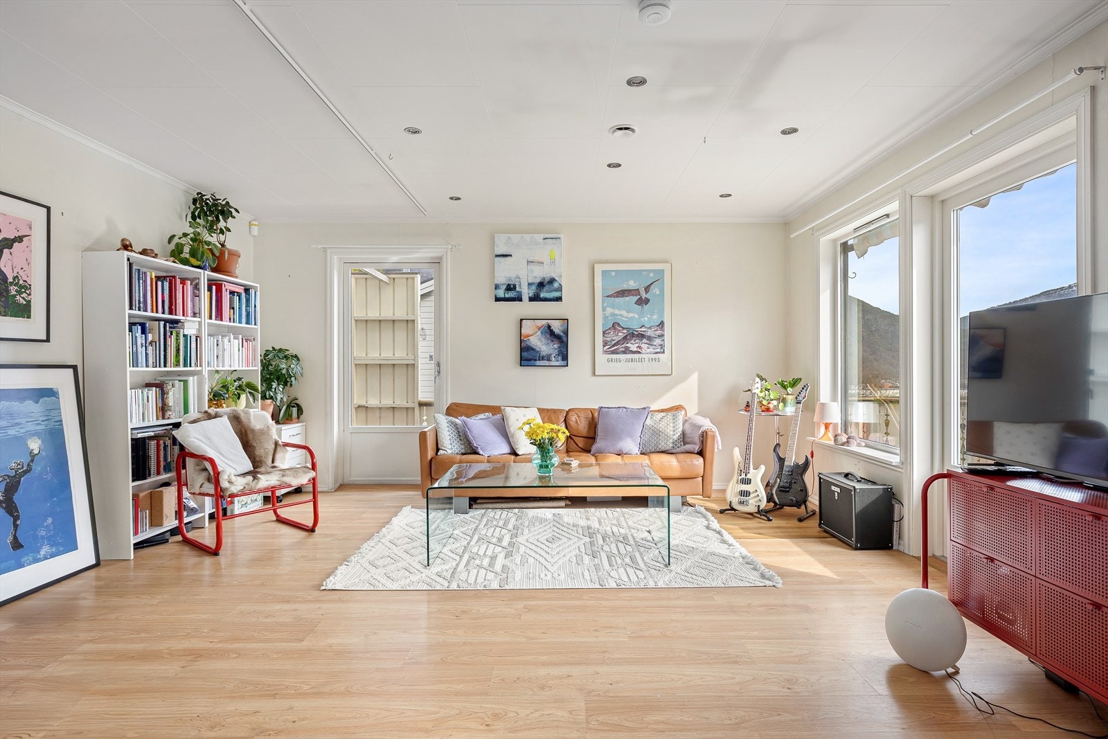 I stova har ein gode møbleringsmoglegheiter. Galleribilde