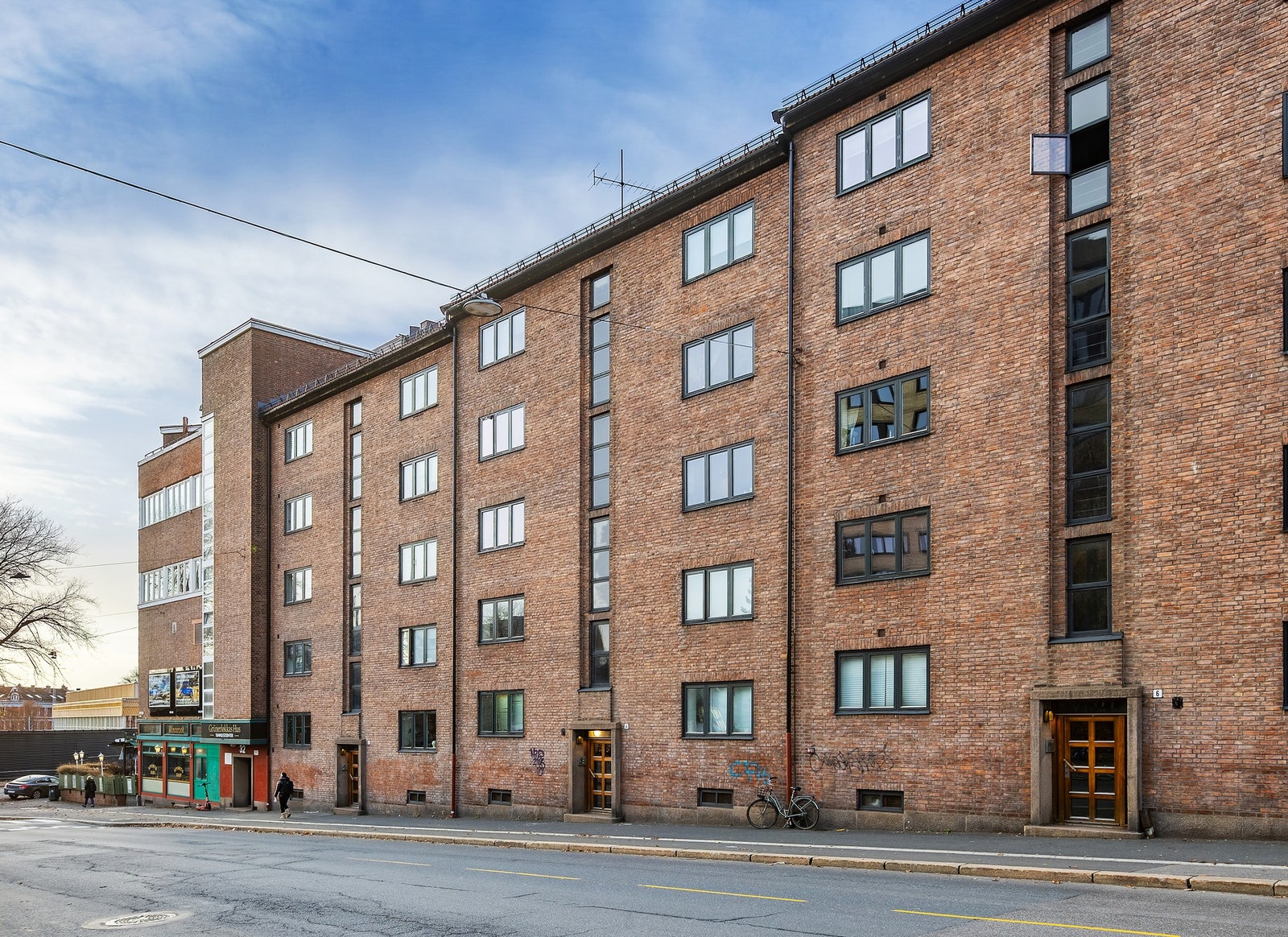 Her bor du med kort vei til servicetilbud, grøntområder og kollektivtransport. Galleribilde