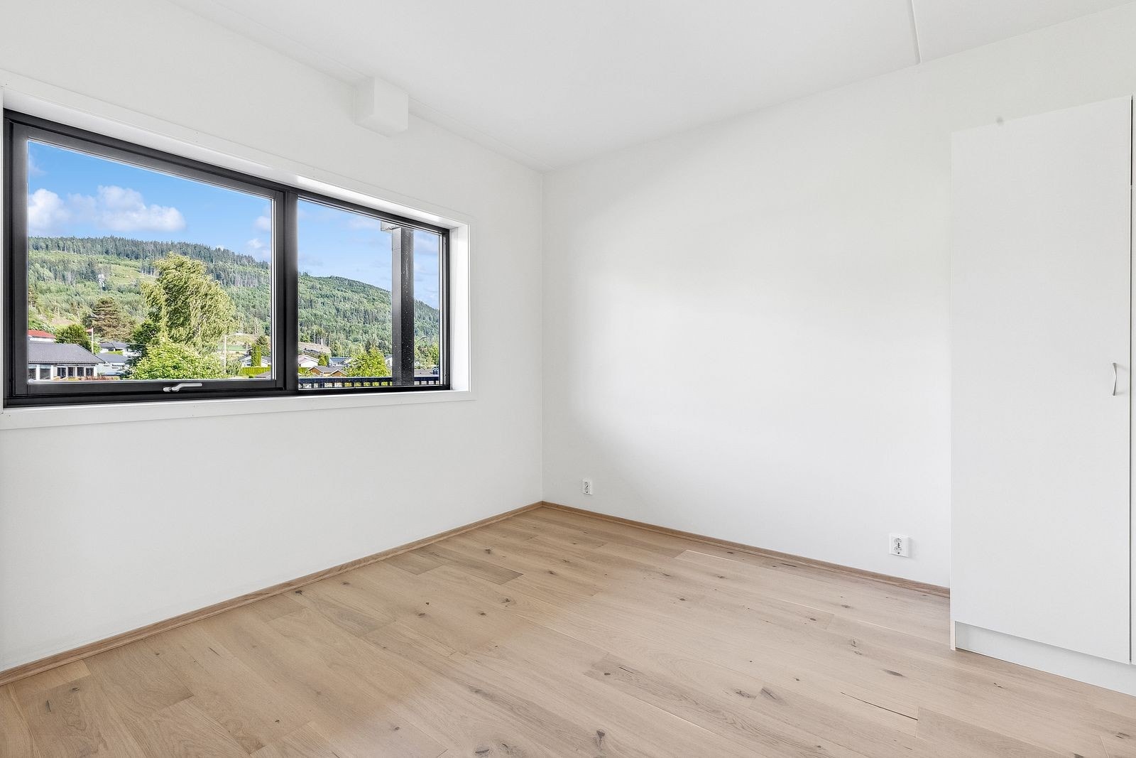 Leiligheten har to soverom. Skapplass på begge rommene. Galleribilde