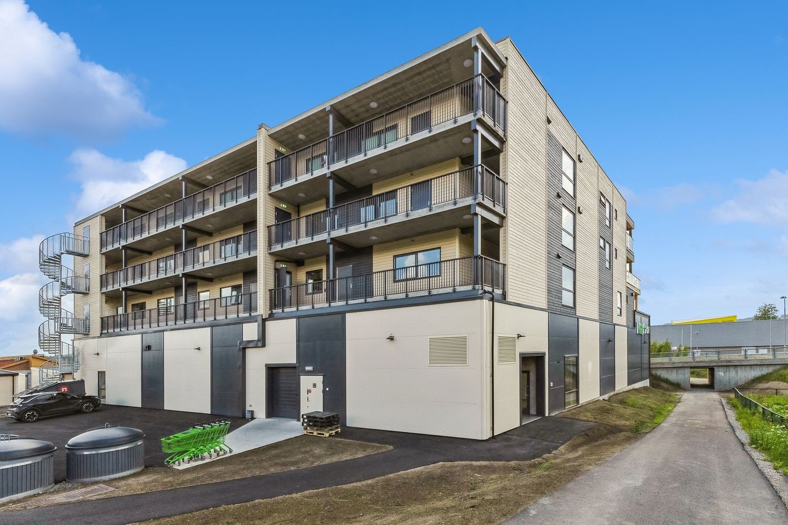 Fyring, varmtvann inkl i husleien. Parkering i frittstående garasje Galleribilde