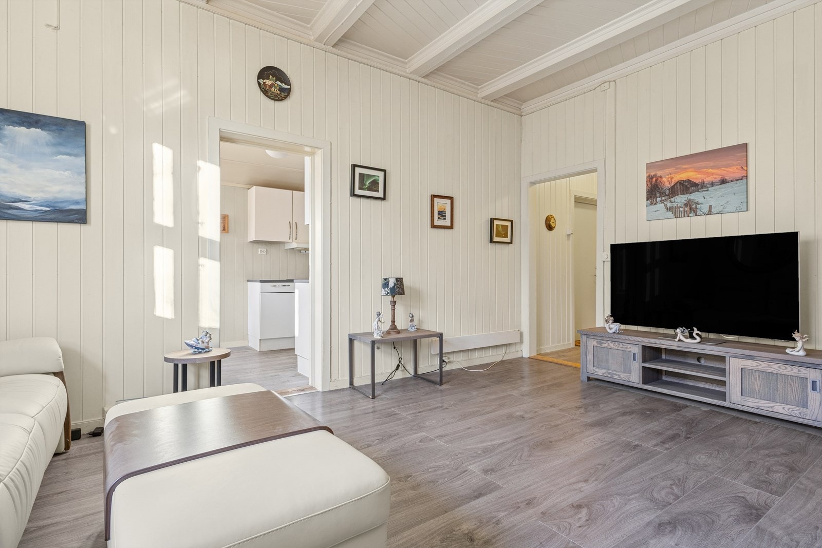 Adkomst til kjøkkenet fra stuen. Galleribilde