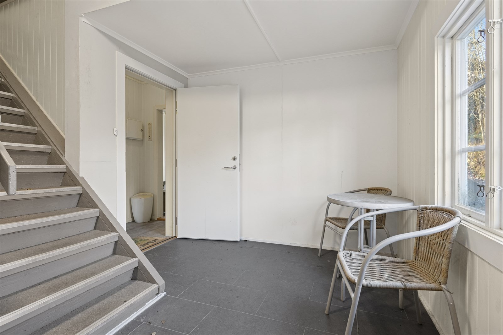 Felles inngangsparti med flislagt gulv. Galleribilde