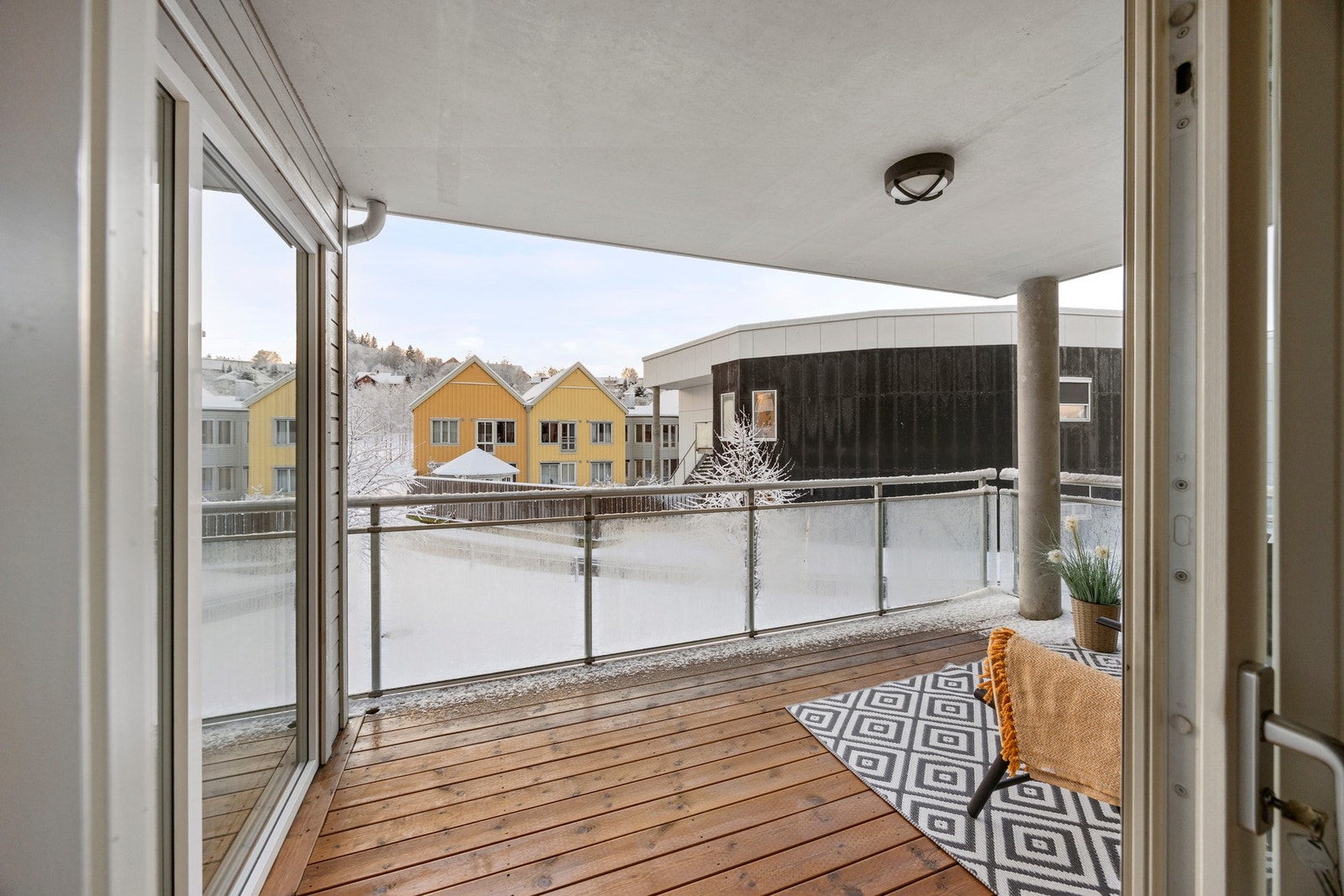 Balkong - ca 11 kvm. Galleribilde