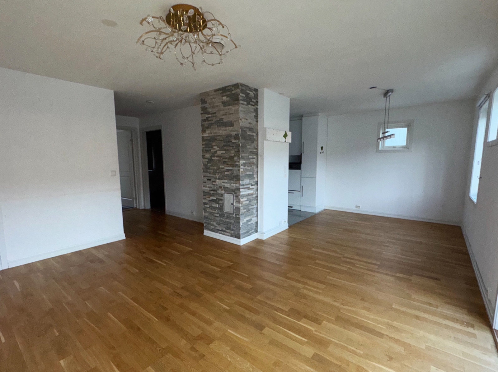 Stue mot kjøkken Galleribilde