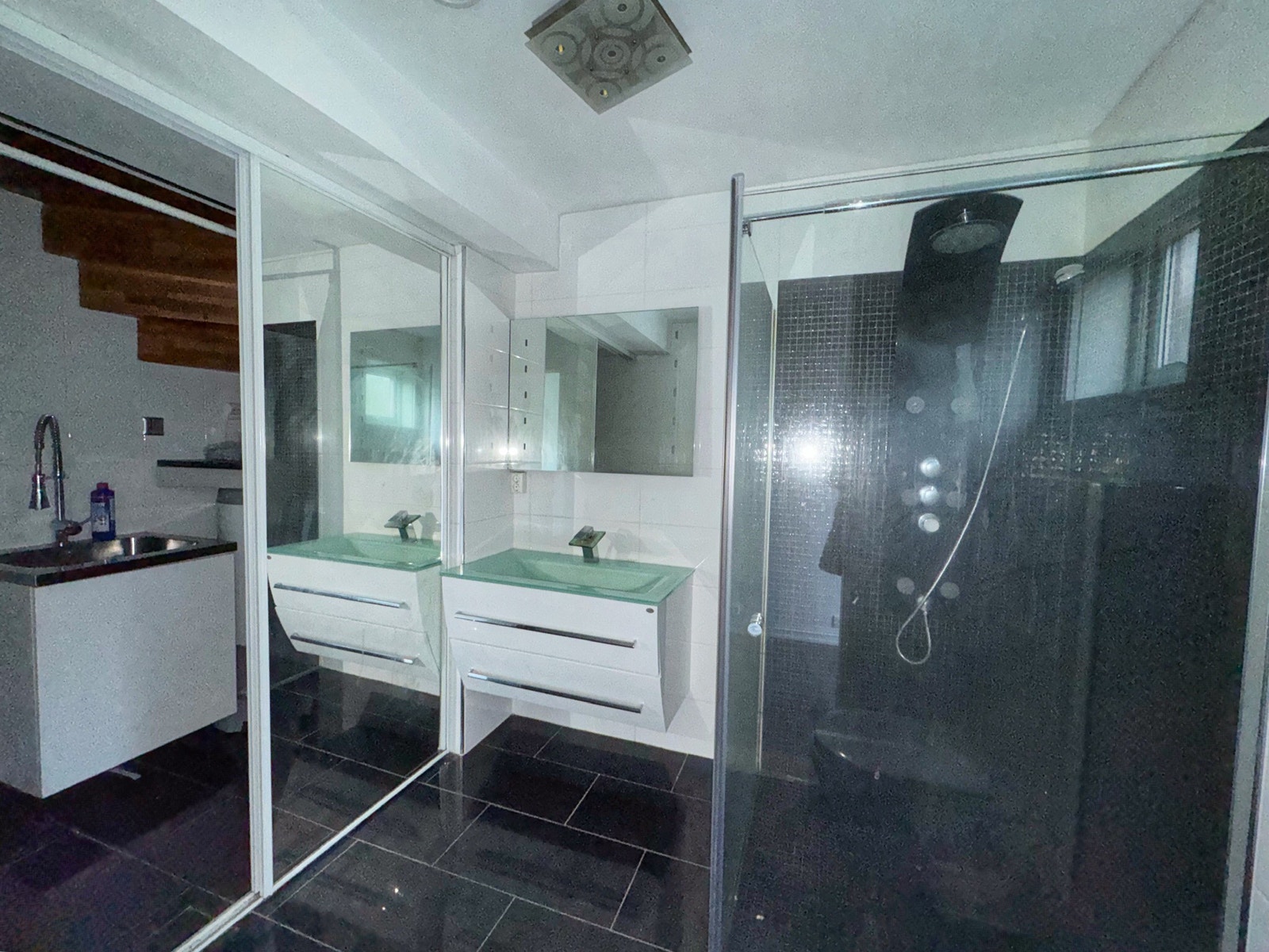 Bad 1. etg. skyvedør til vaskeromsdel Galleribilde