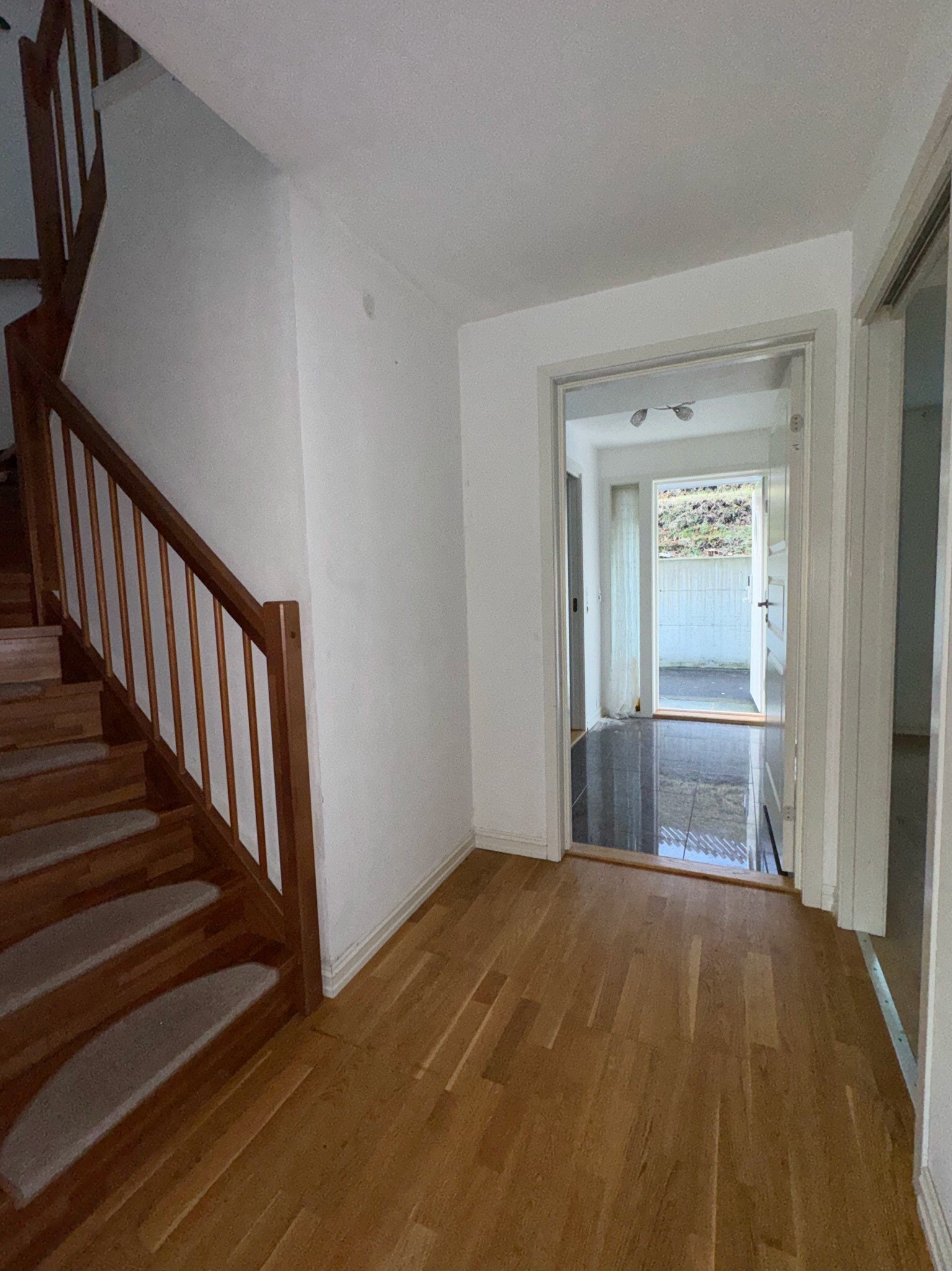 Gang med trapp til 2. etg. Galleribilde