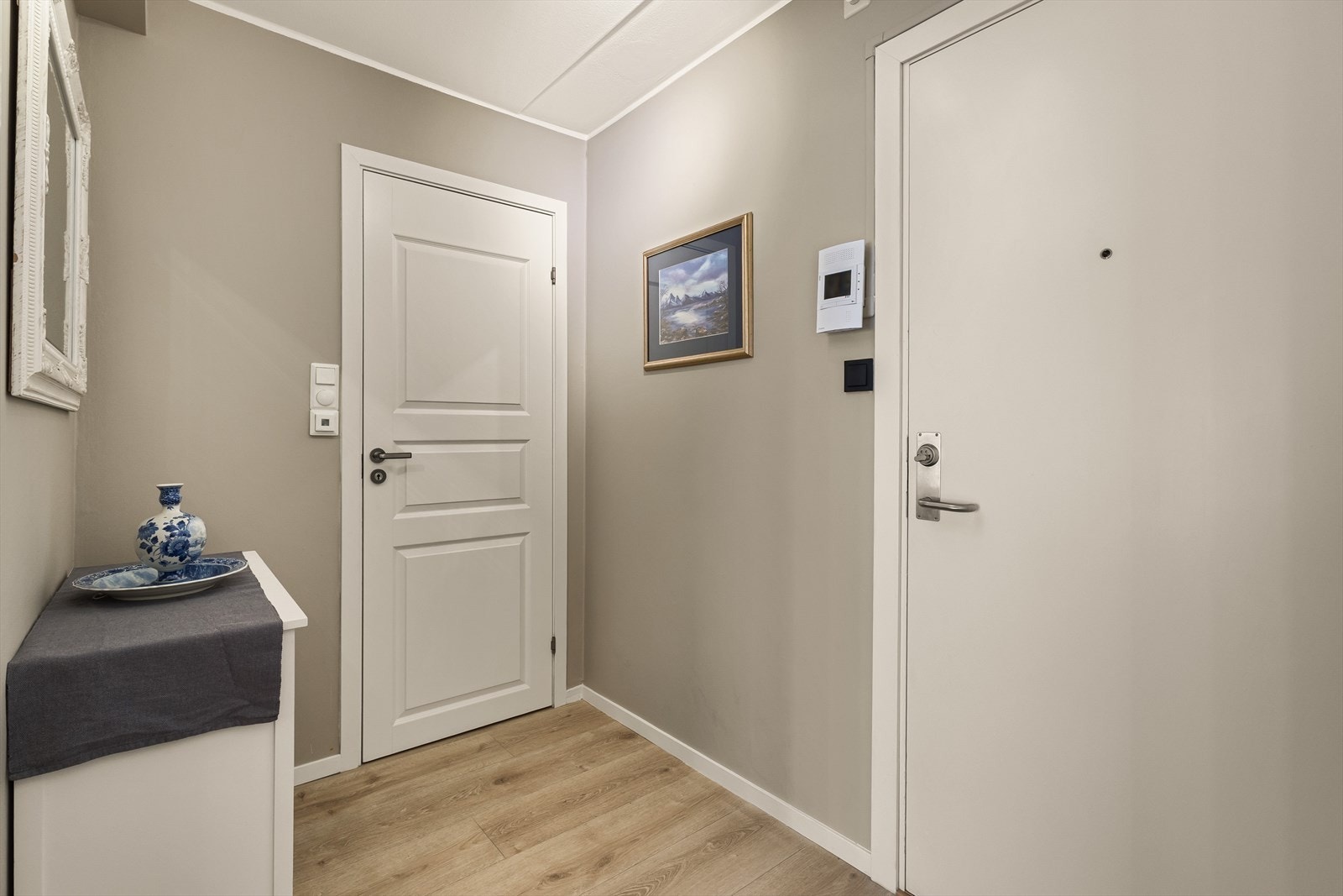 Lys og innbydende entré Galleribilde