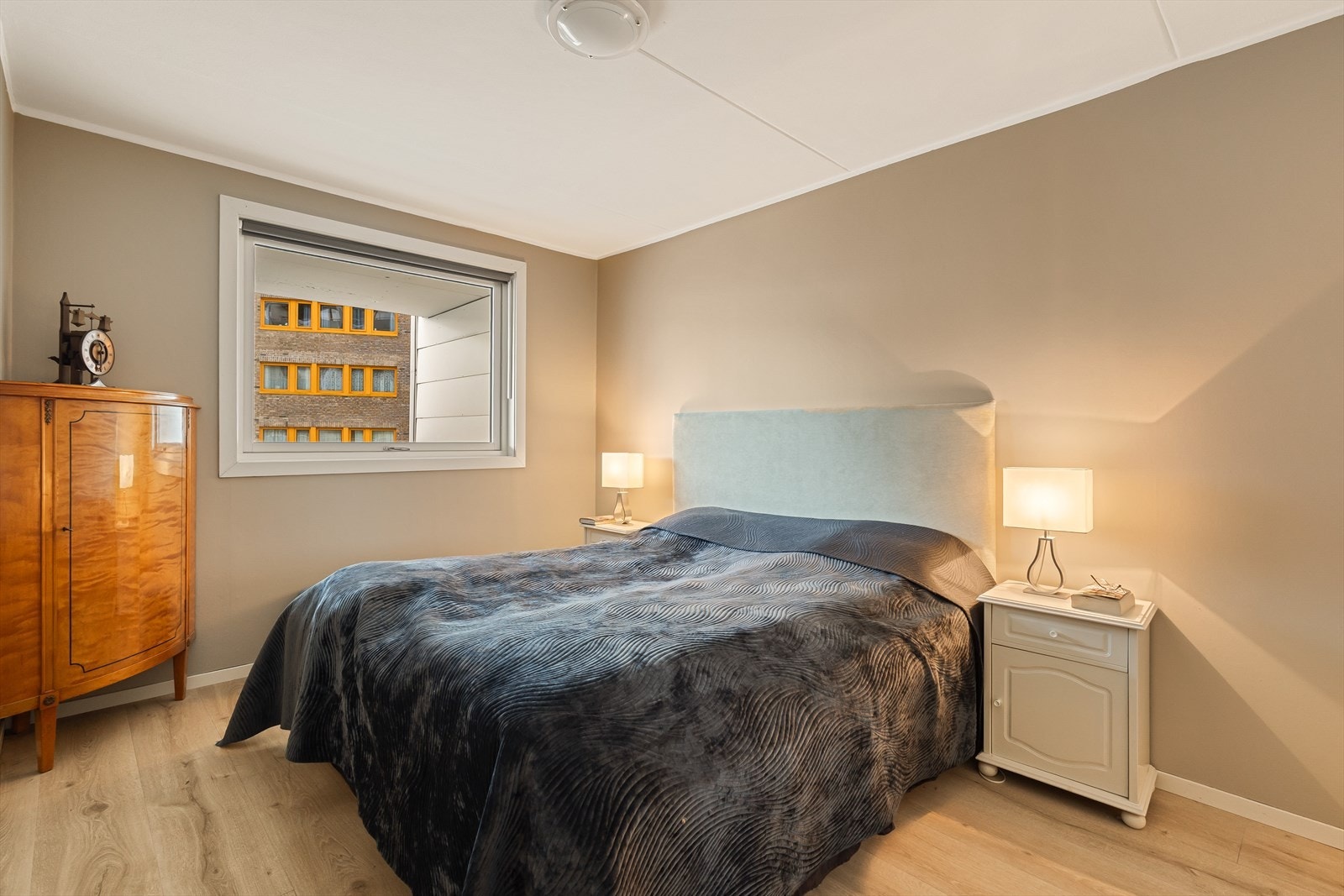 Romslig soverom på hele 12,1 m² Galleribilde