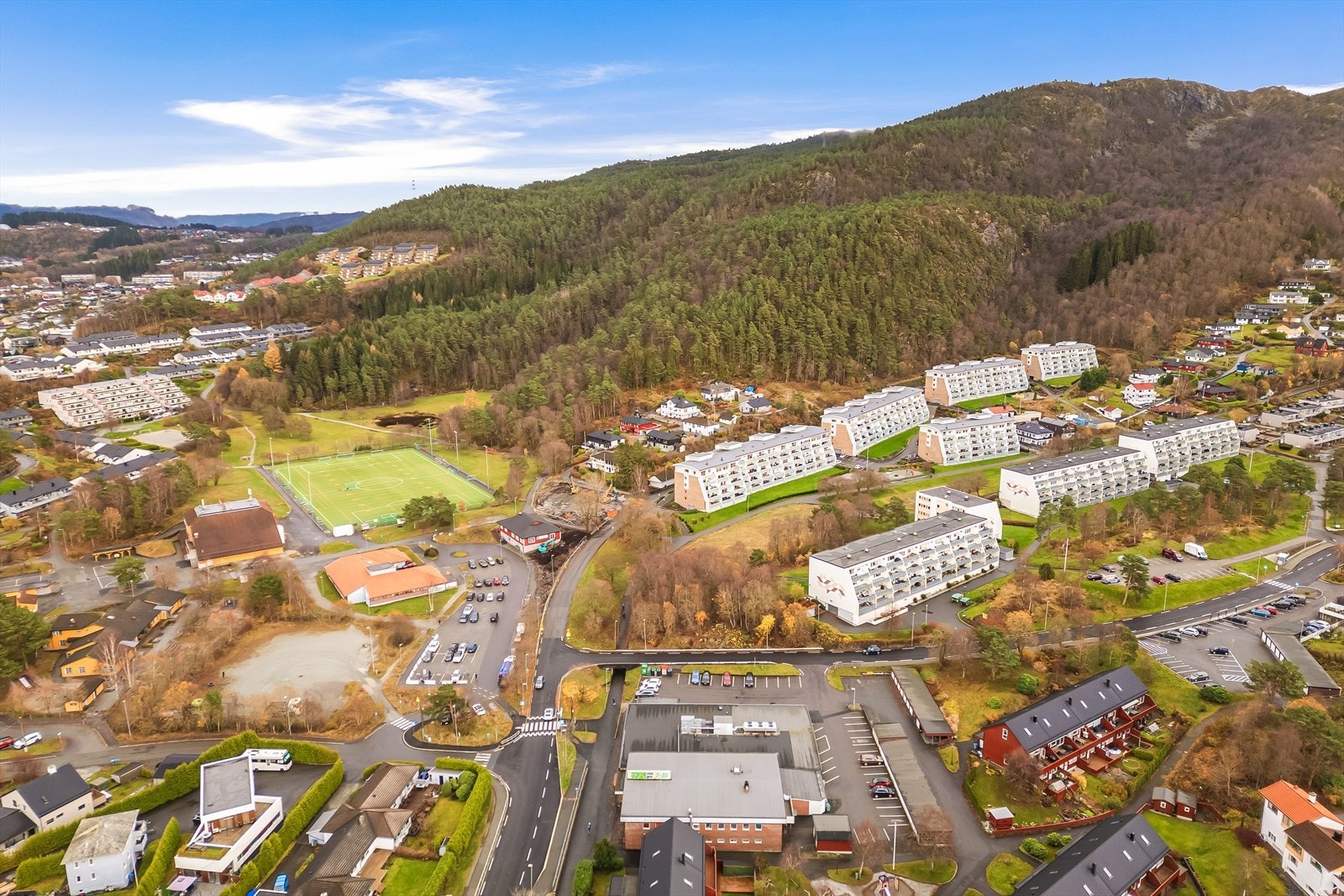 Med bil er det knappe 15 min. kjøring til sentrum Galleribilde