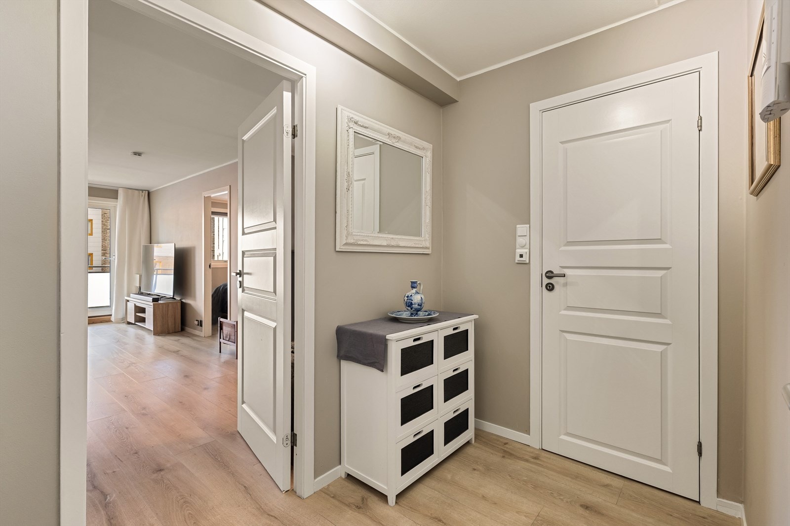 Her er det plass til oppbevaringsmøblement for diverse yttertøy og sko Galleribilde